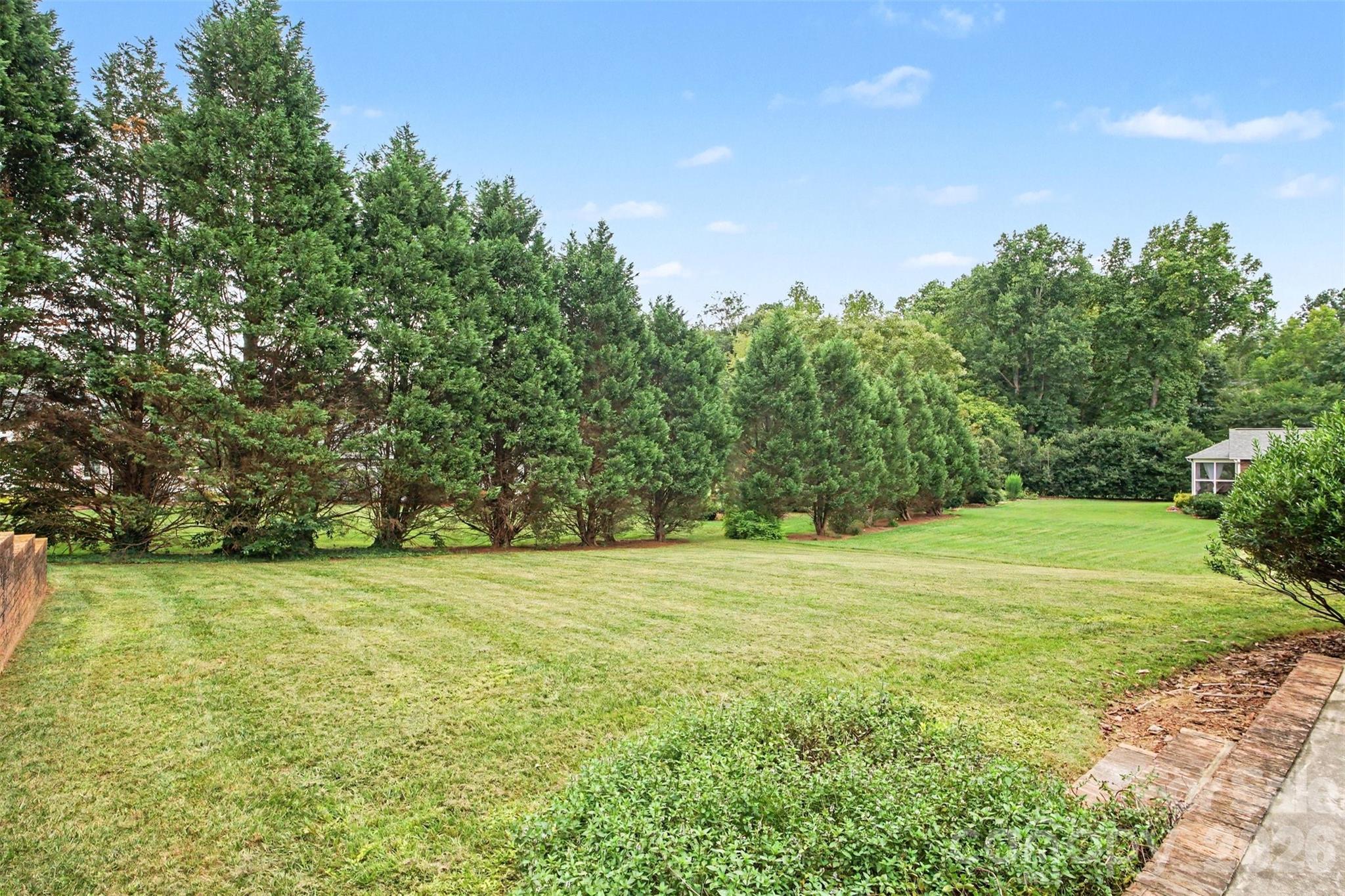 122 Hazeltine Court Property Photo 2