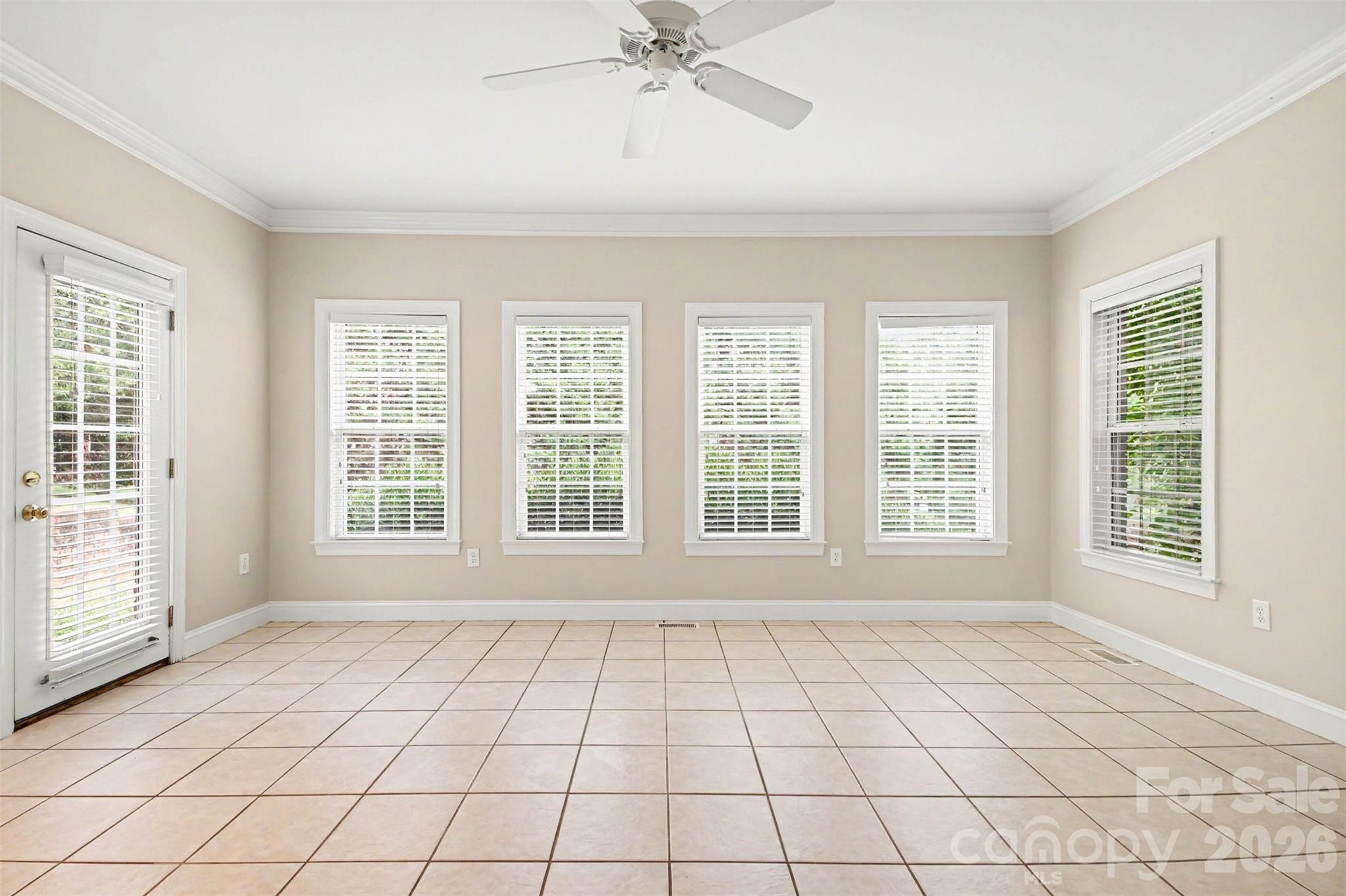 122 Hazeltine Court Property Photo 6
