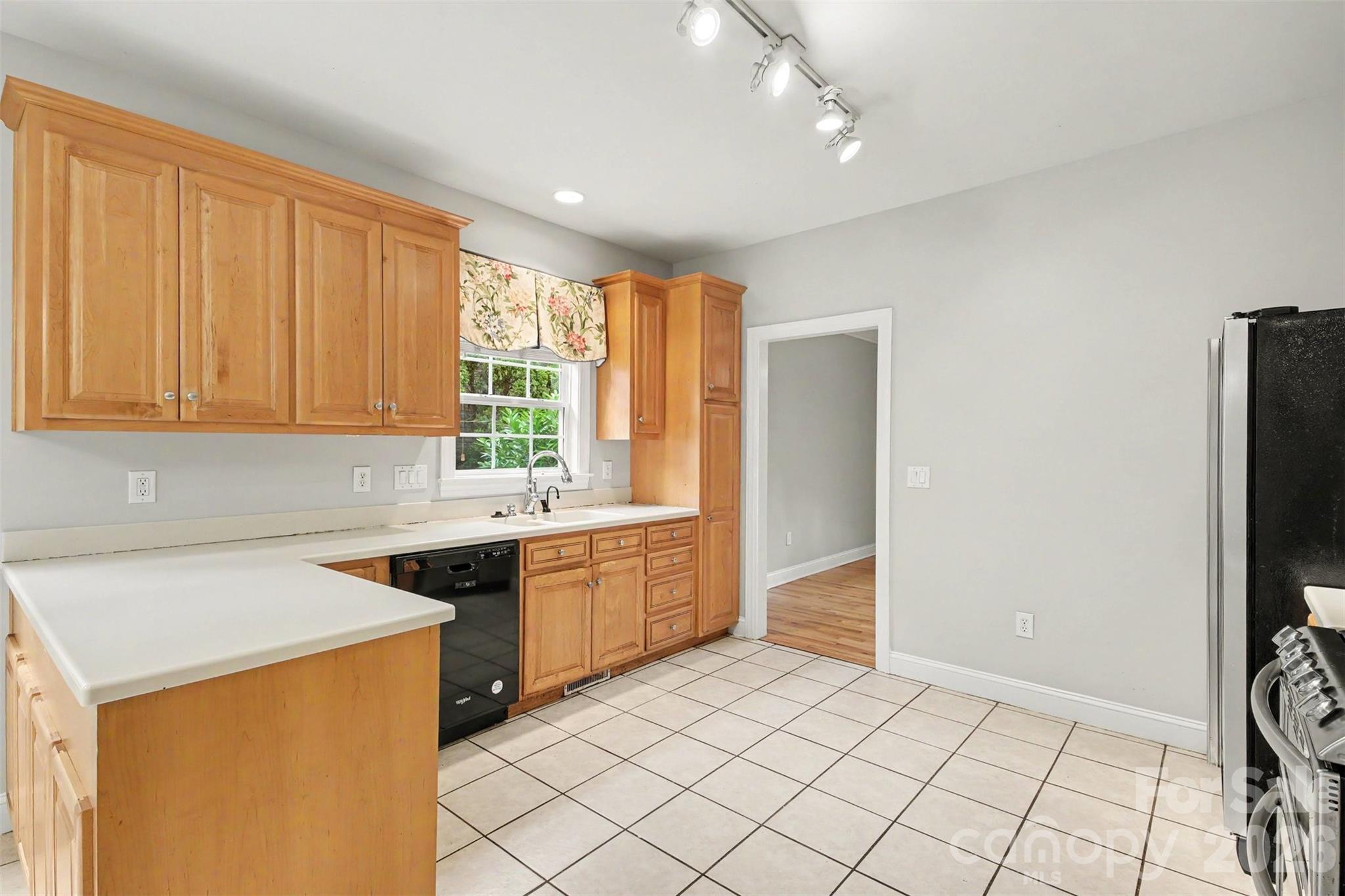 122 Hazeltine Court Property Photo 17