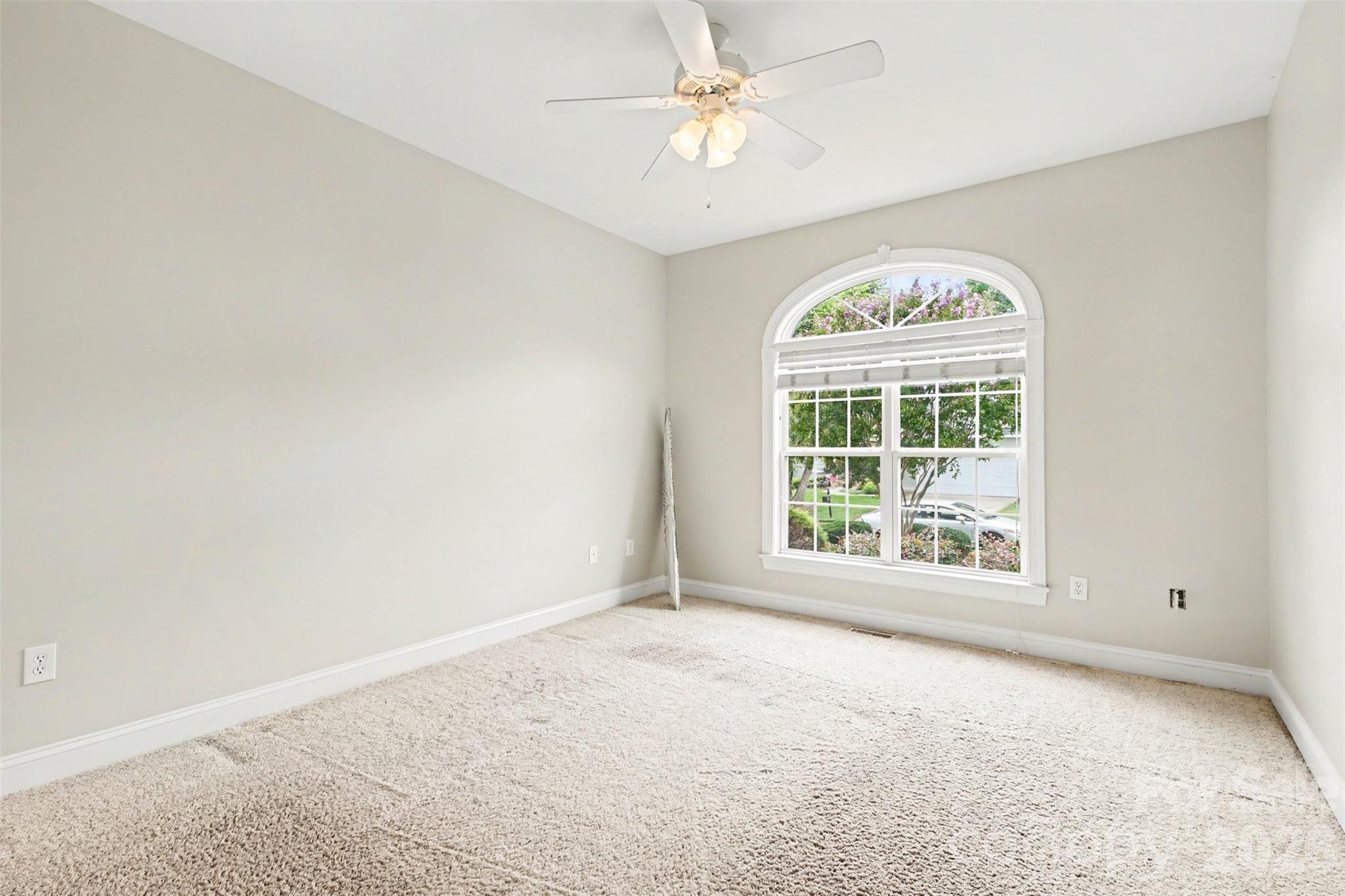 122 Hazeltine Court Property Photo 24