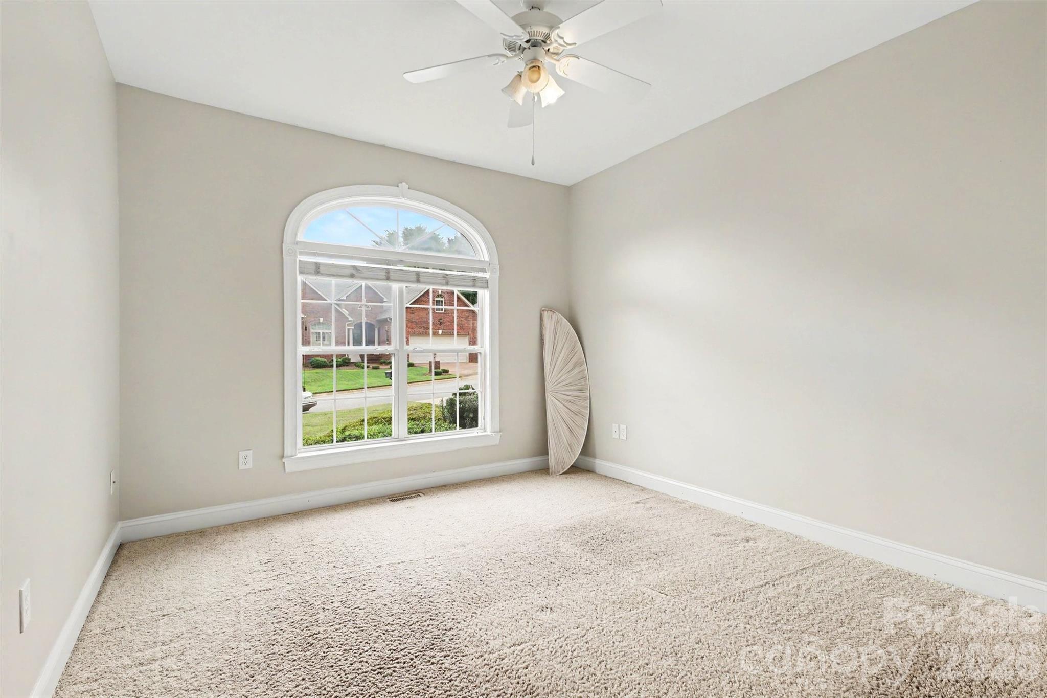122 Hazeltine Court Property Photo 25
