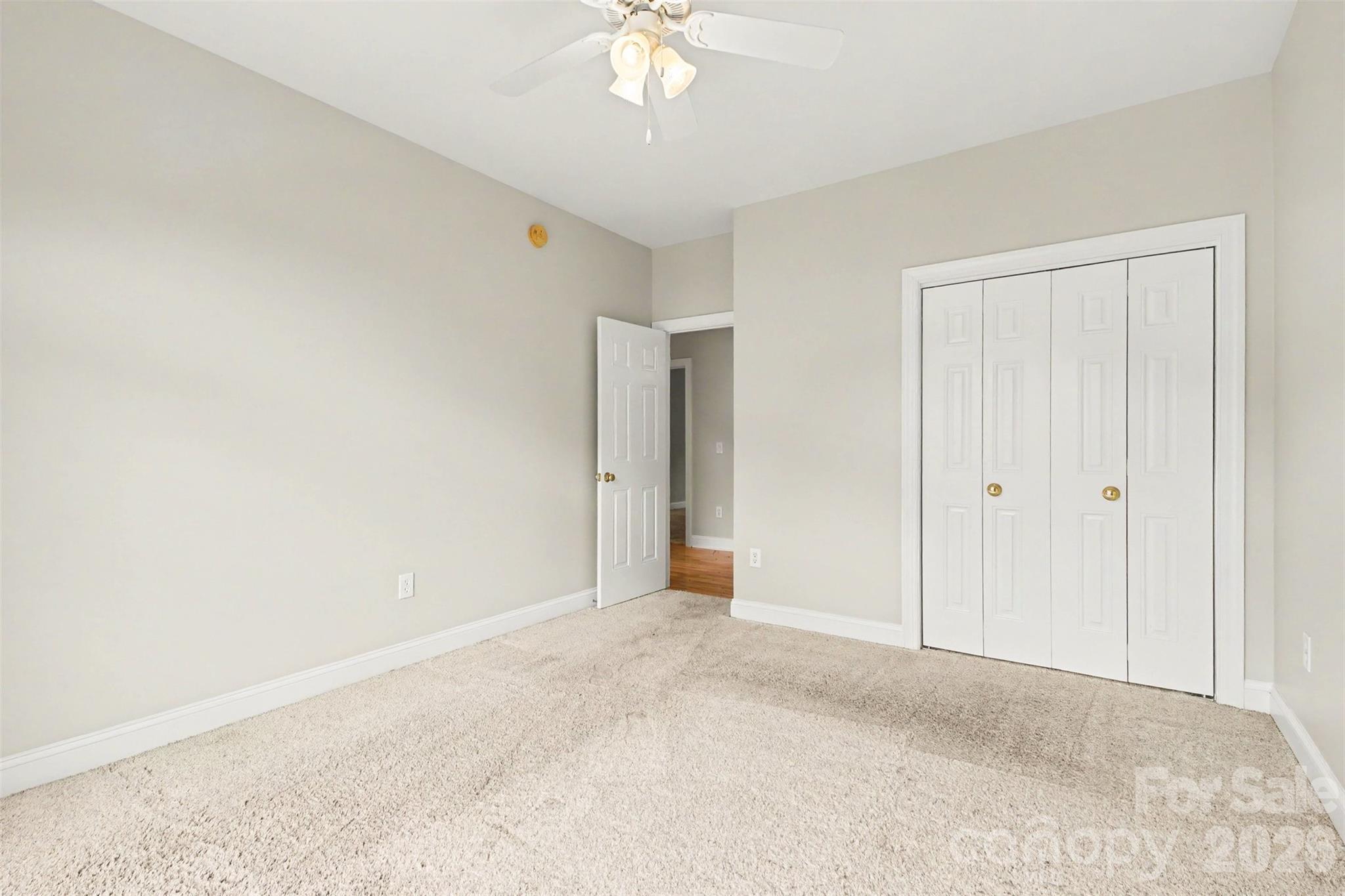 122 Hazeltine Court Property Photo 28