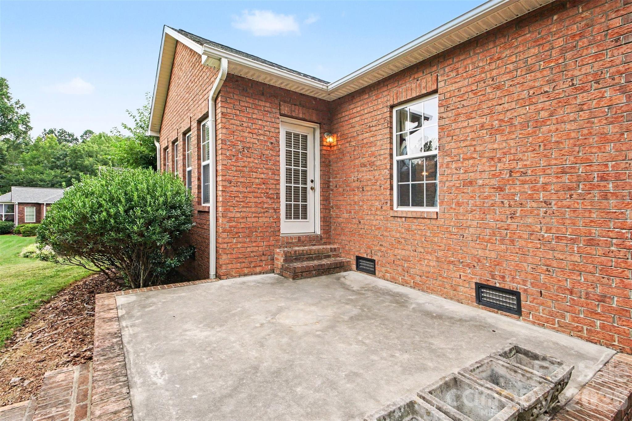122 Hazeltine Court Property Photo 35