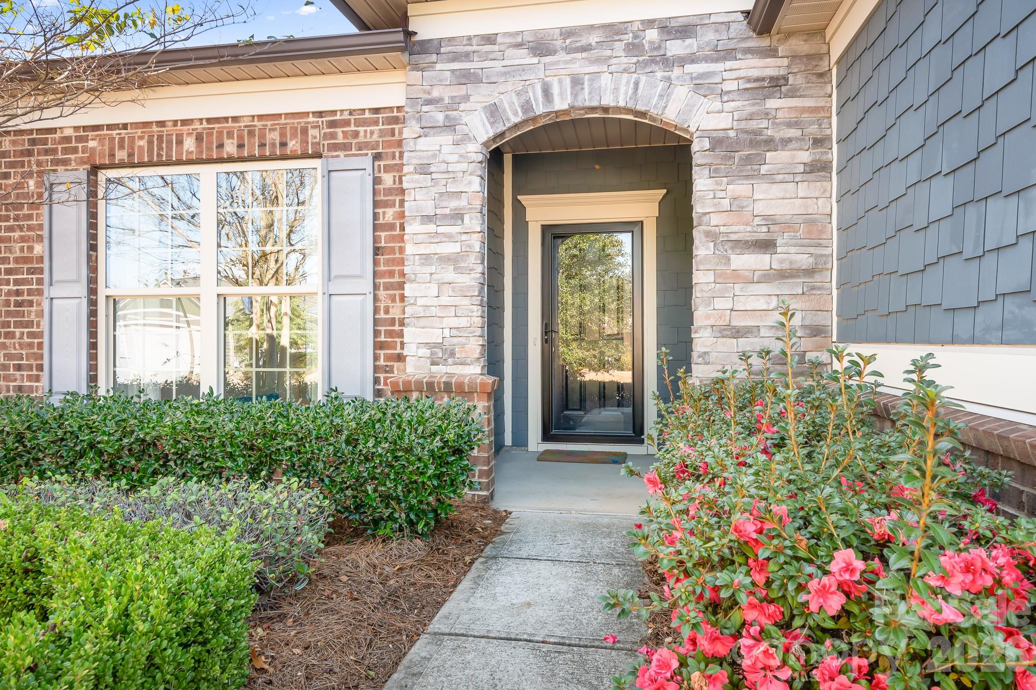 910 Kirby Drive Property Photo 1