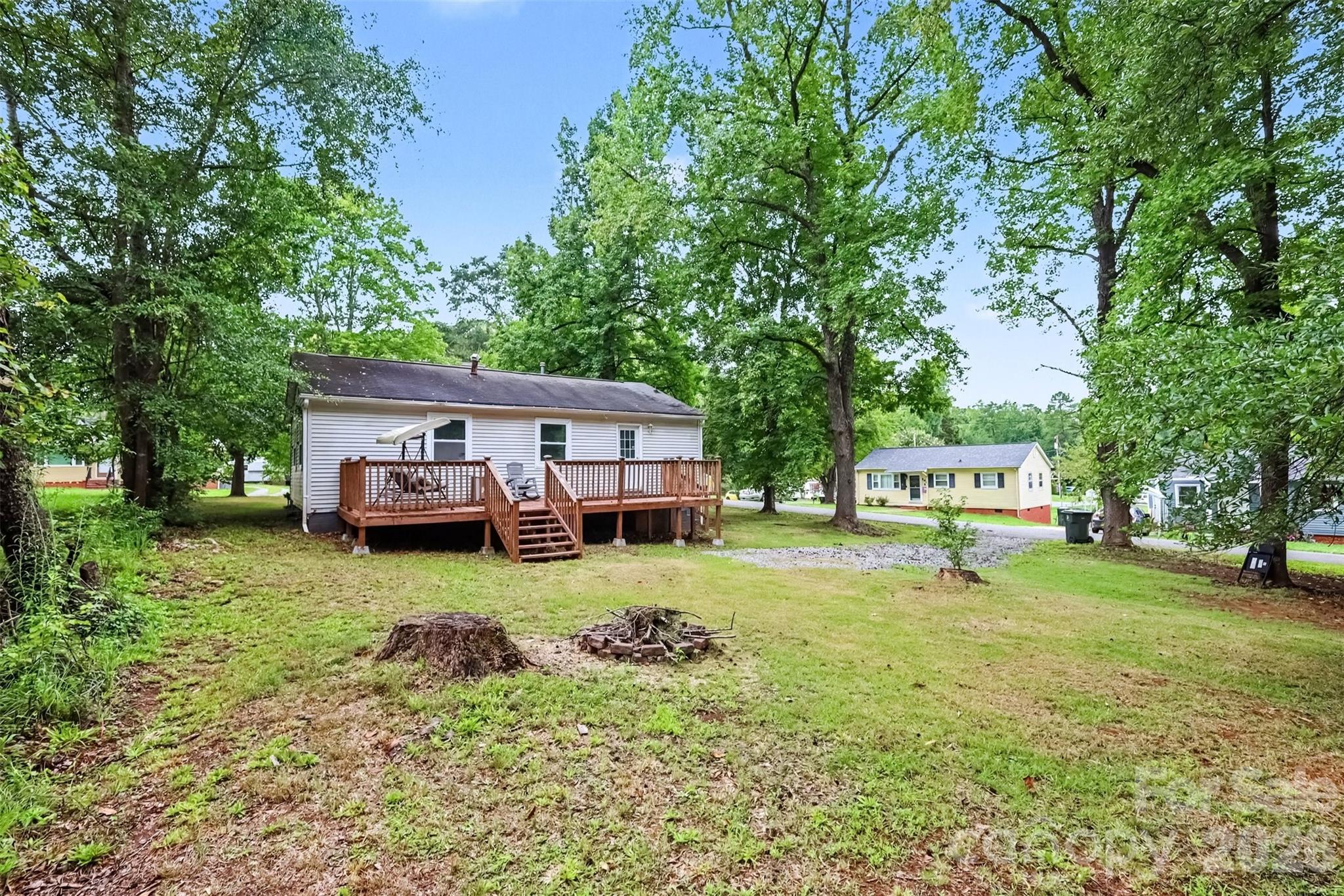 802 Stowe Drive Property Photo 2