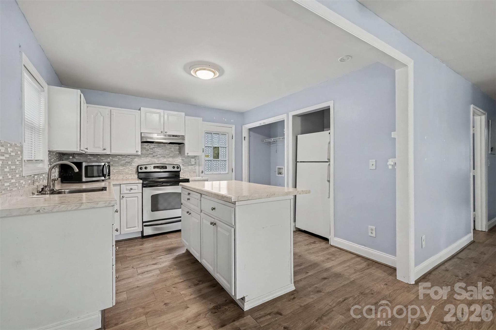802 Stowe Drive Property Photo 3