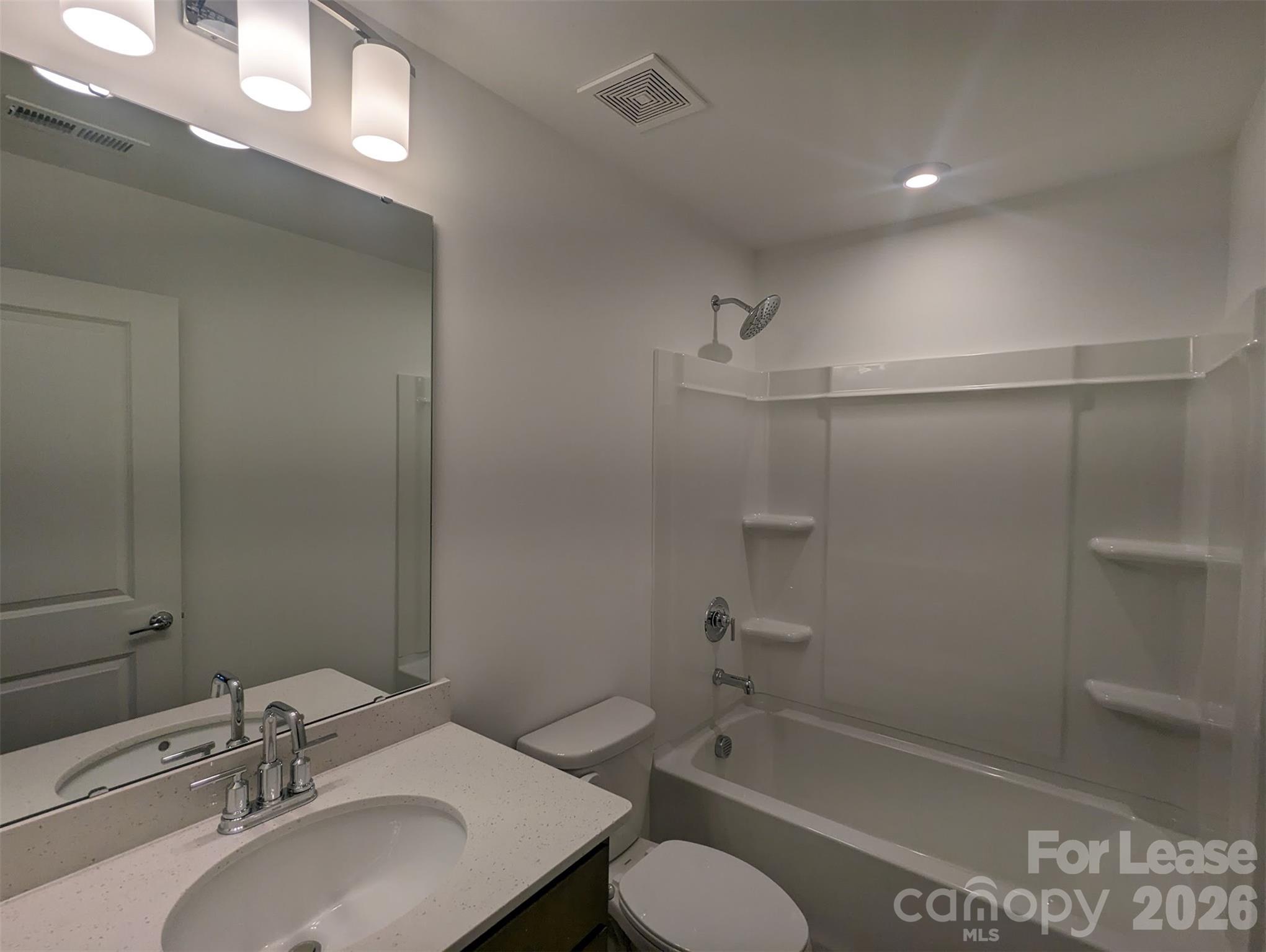 16228 Leading Street Property Photo 10