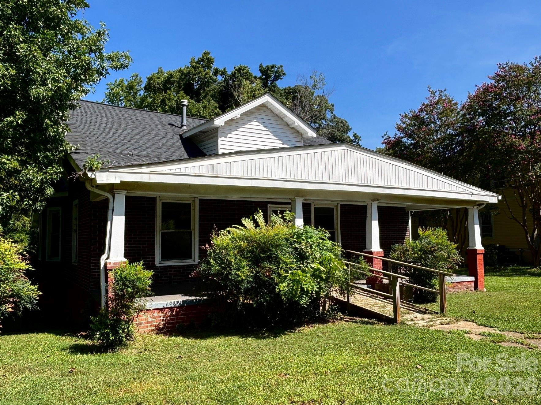 1612 N Main Street Property Photo 1