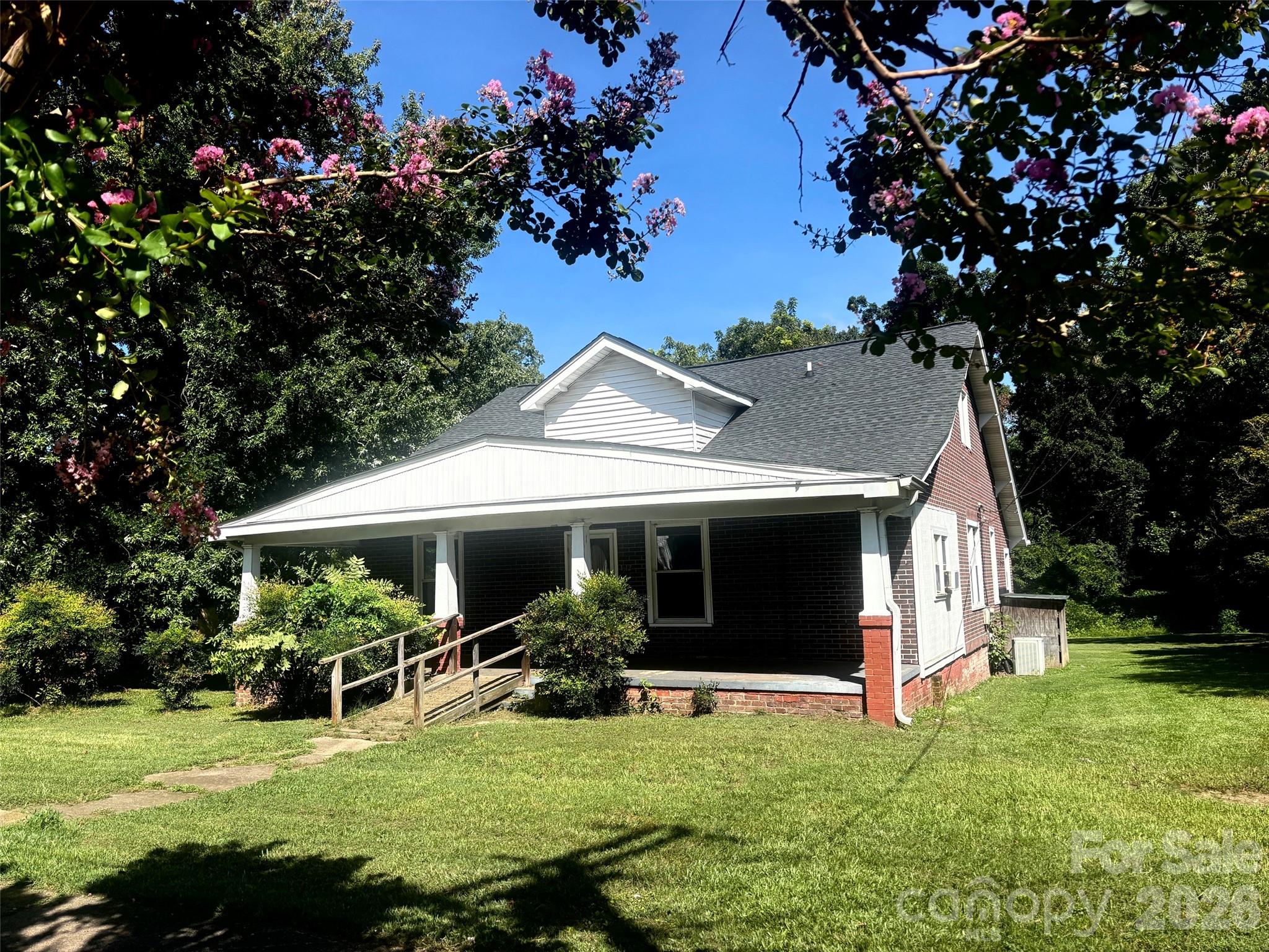 1612 N Main Street Property Photo 2