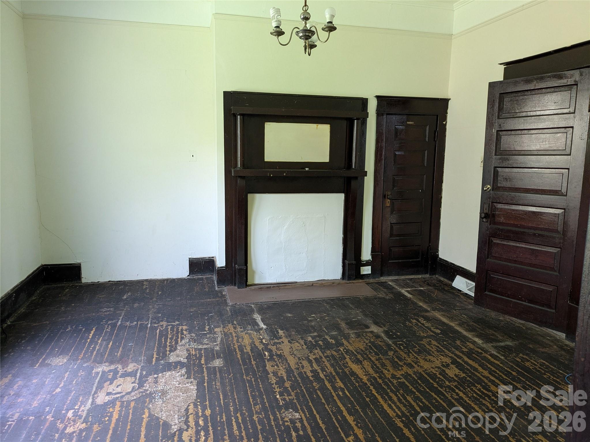1612 N Main Street Property Photo 11