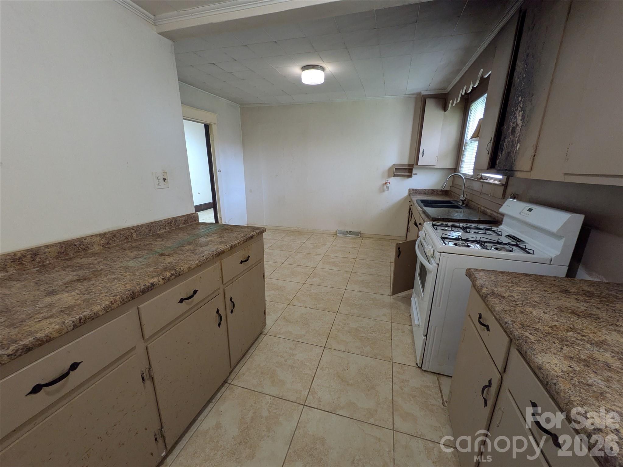 1612 N Main Street Property Photo 16