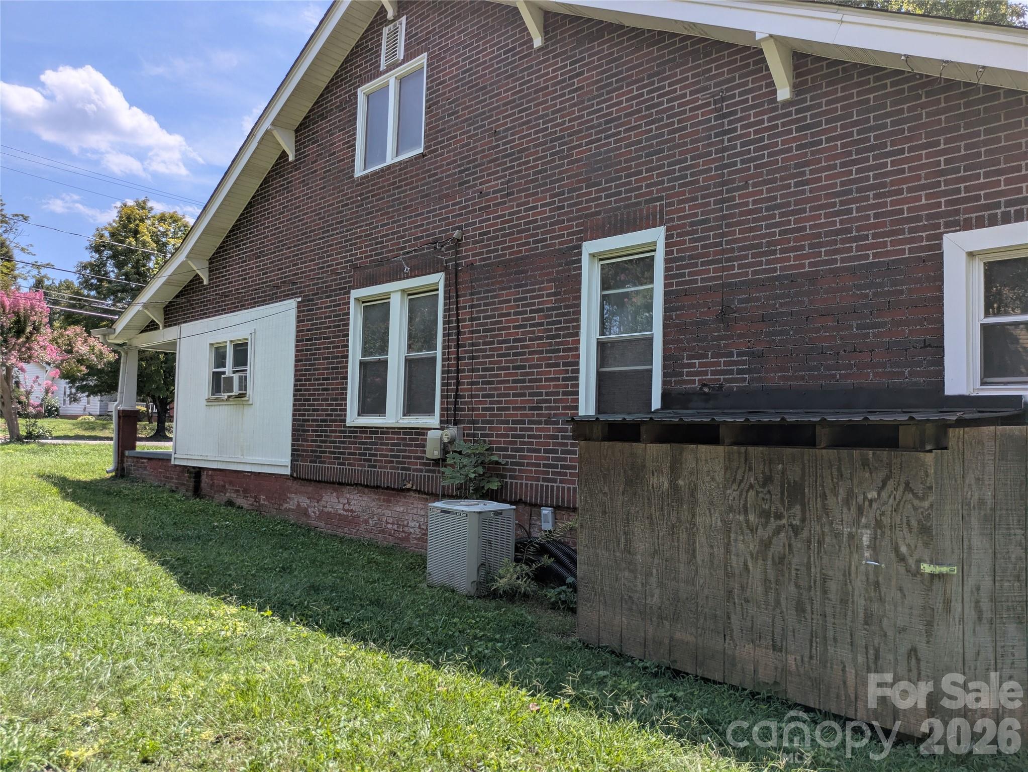 1612 N Main Street Property Photo 20