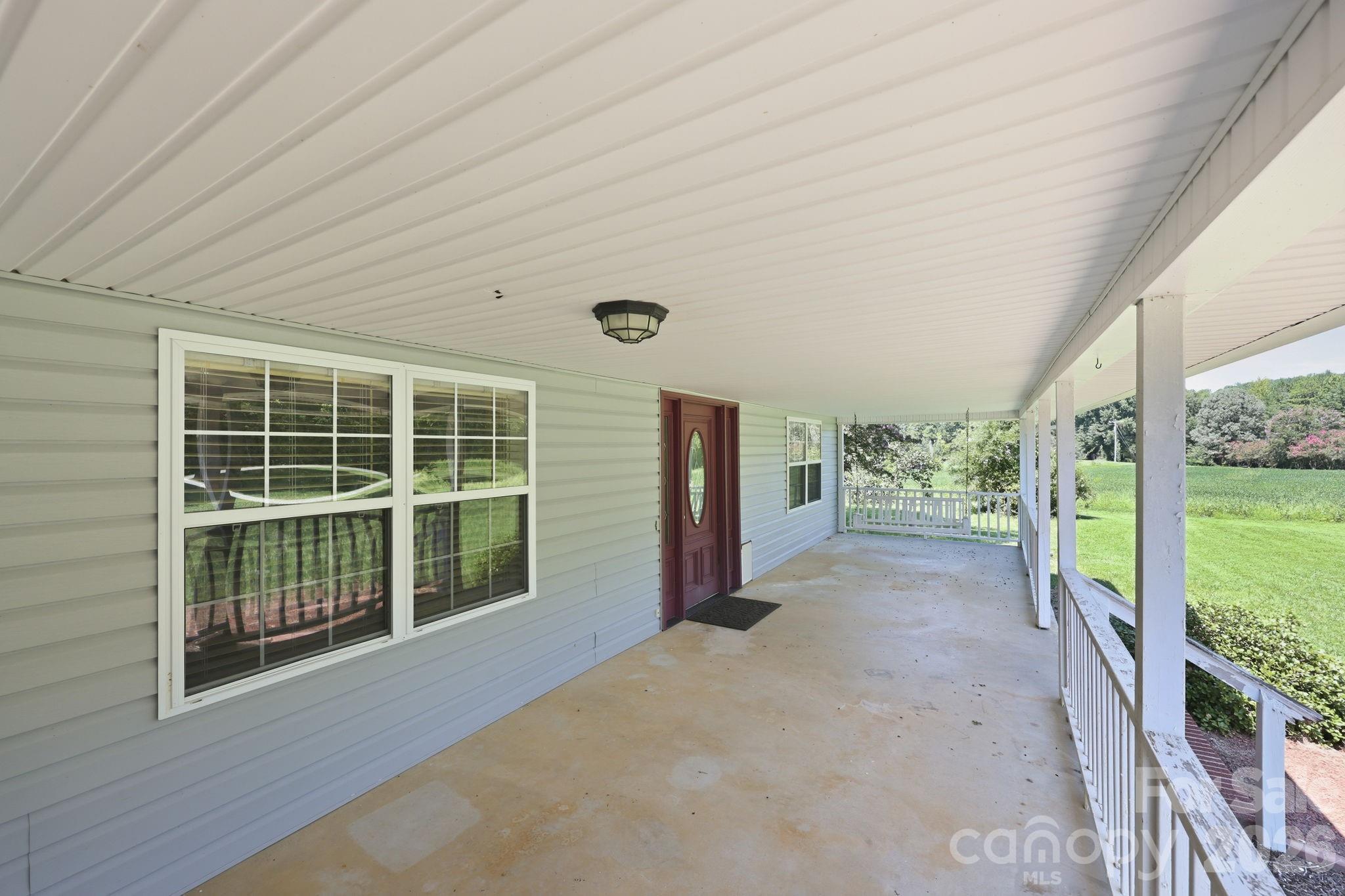2565 Weaver Road Property Photo 4