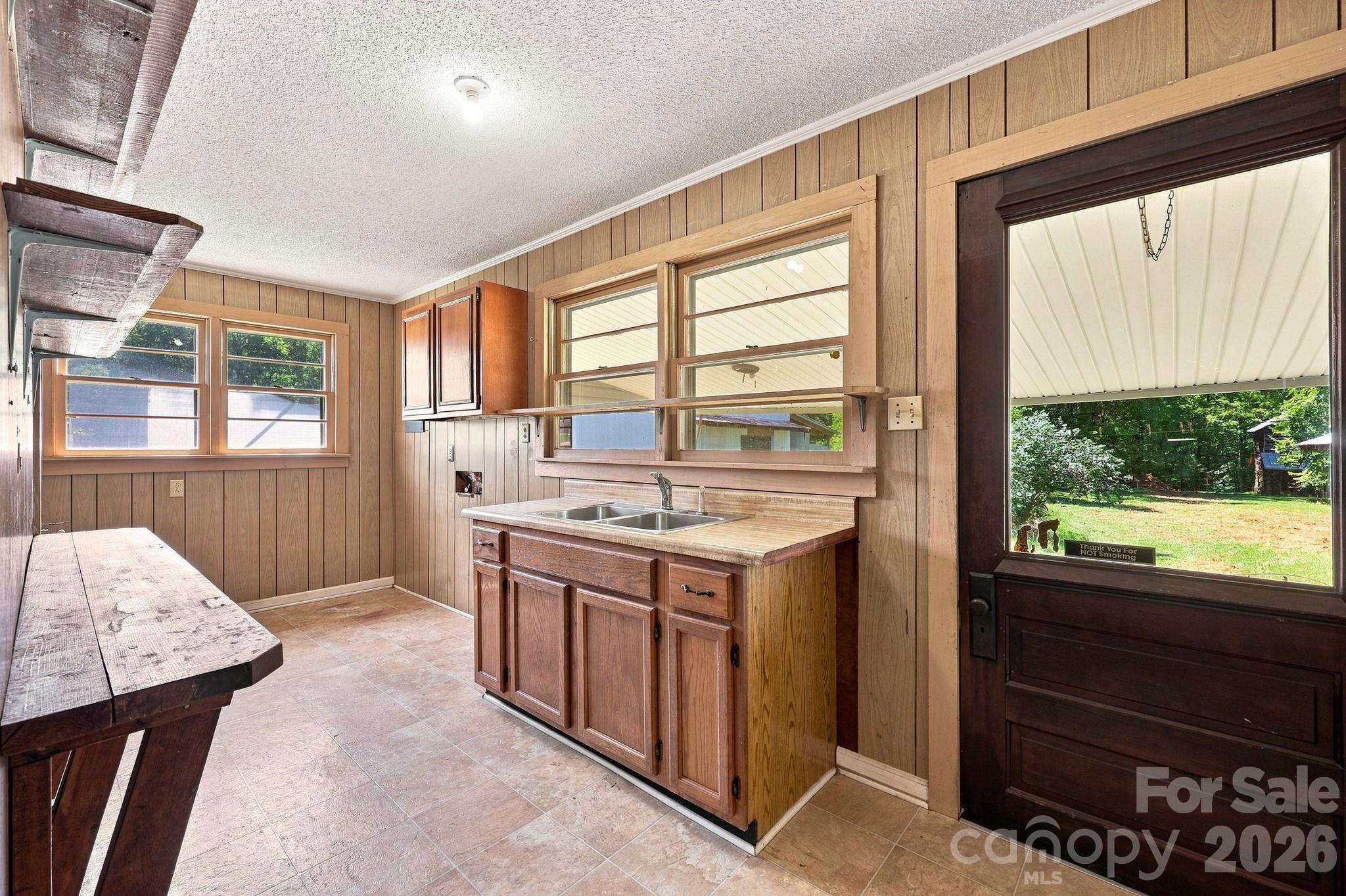 2565 Weaver Road Property Photo 21