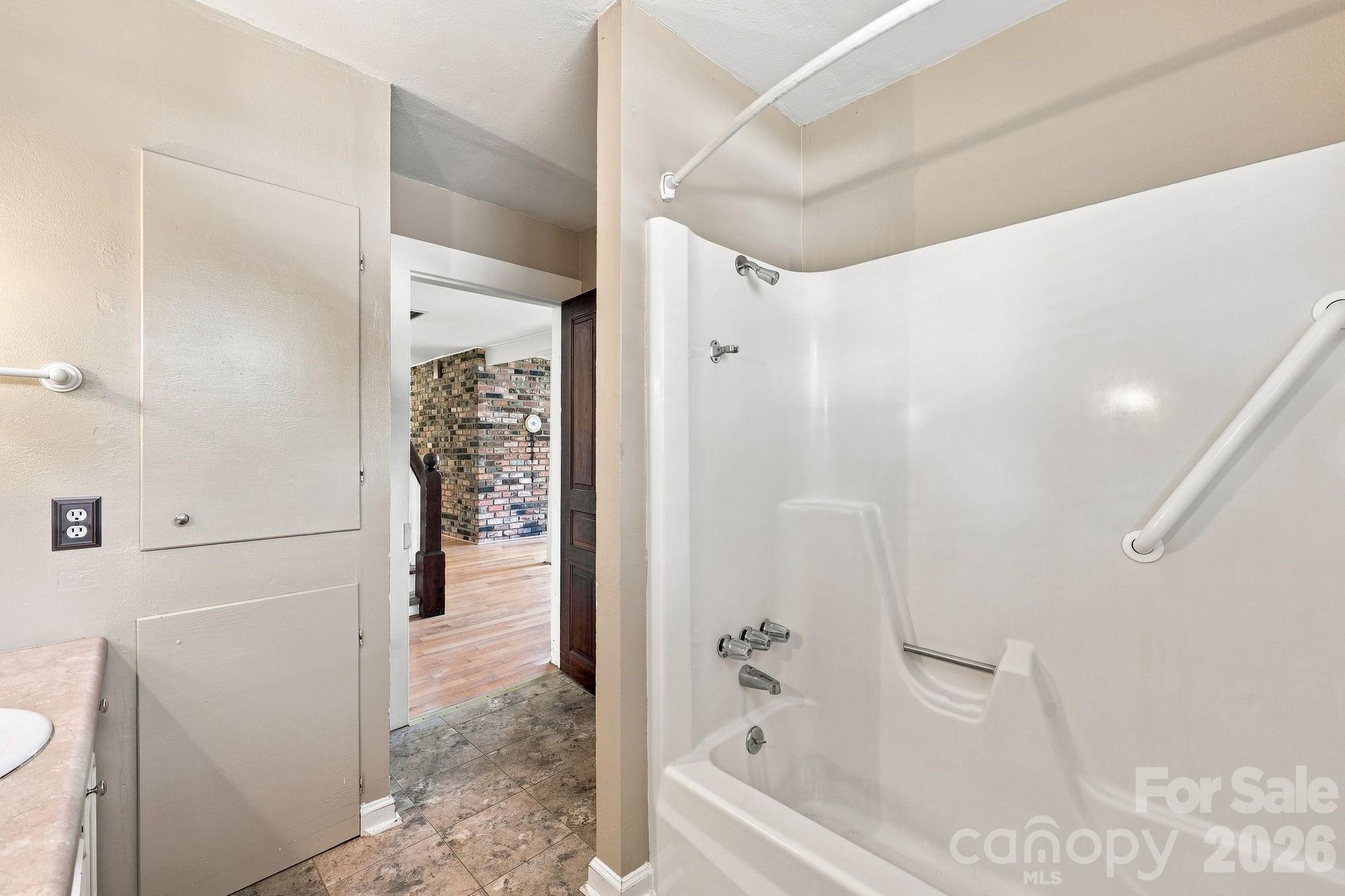2565 Weaver Road Property Photo 23
