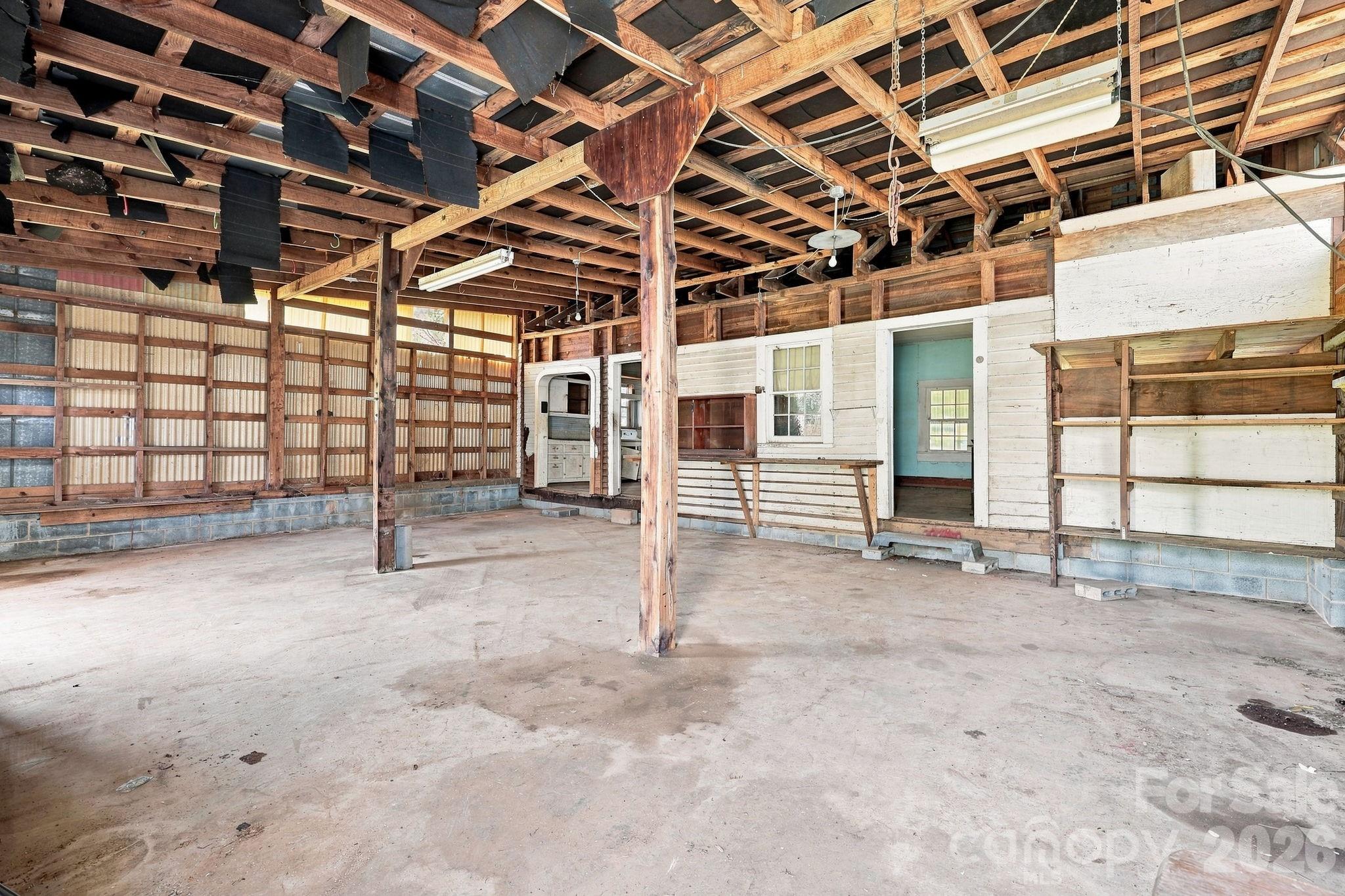 2565 Weaver Road Property Photo 44