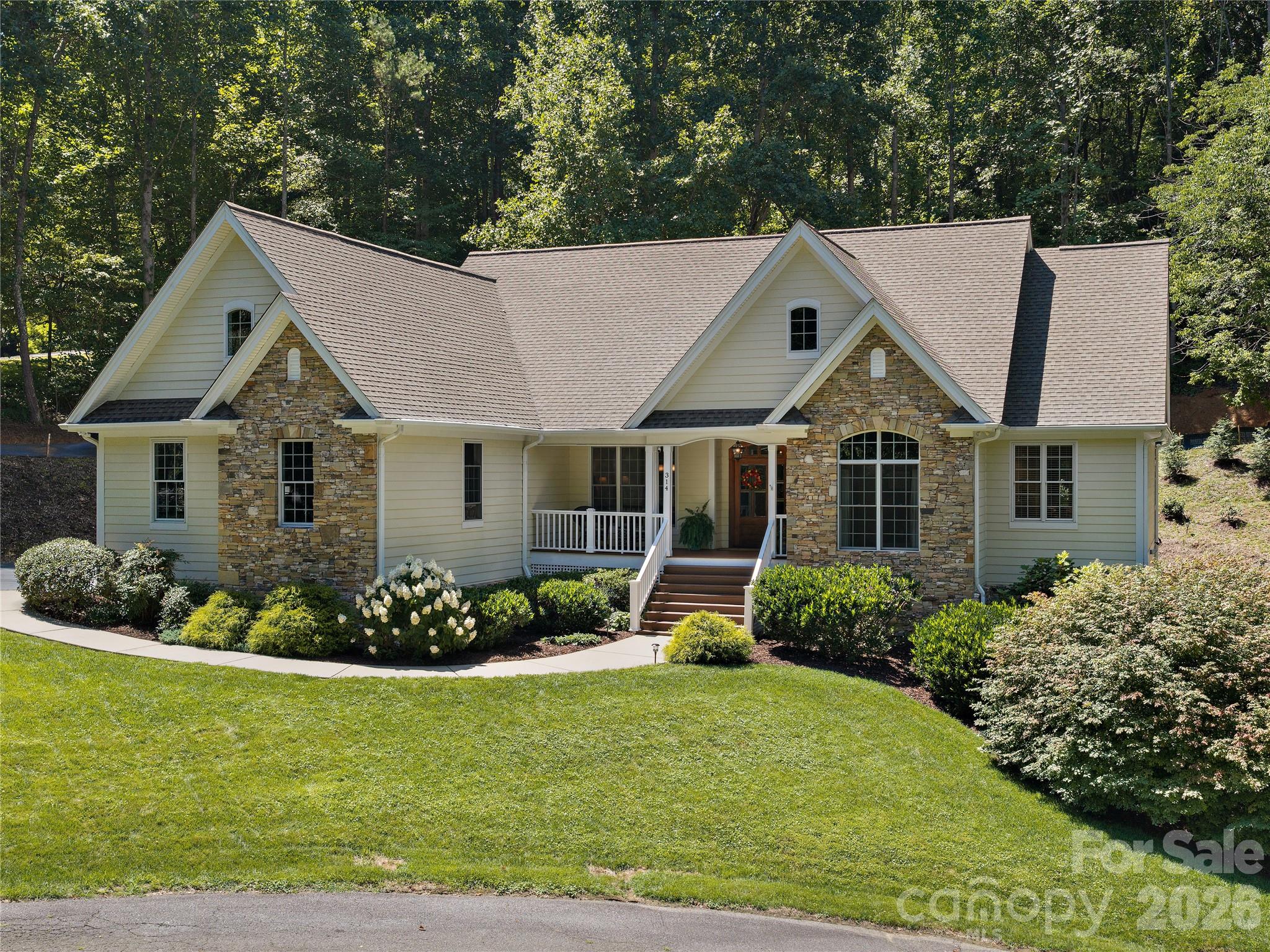 314 Summerset Drive Property Photo 1