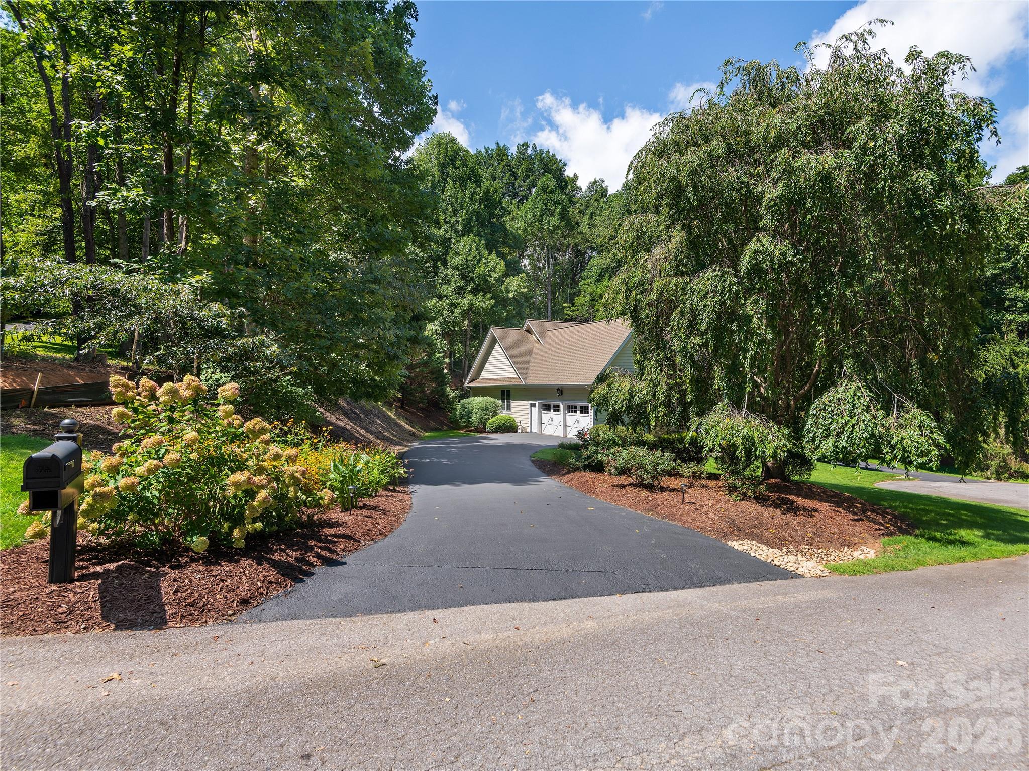 314 Summerset Drive Property Photo 2