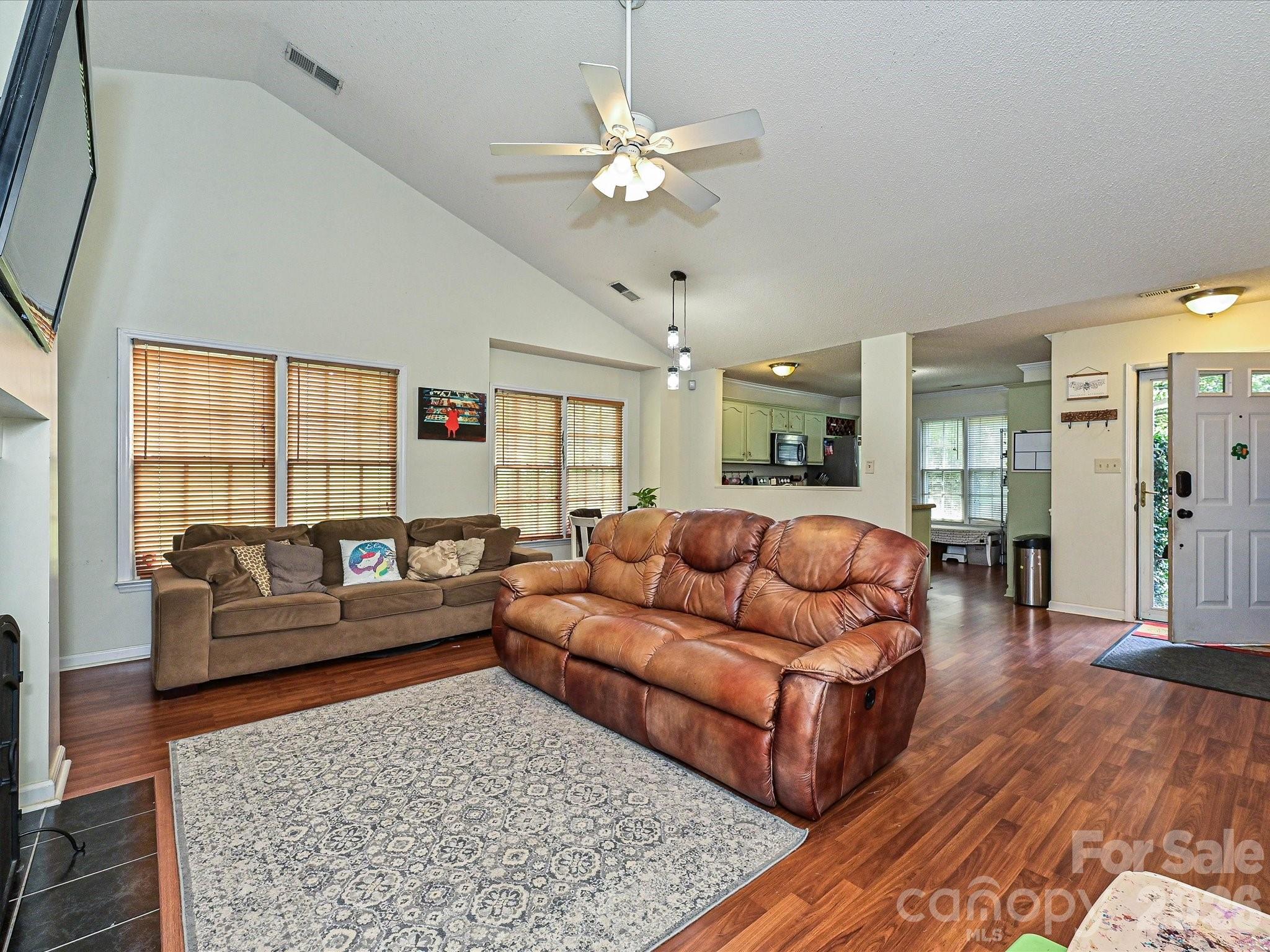 7813 Bridle Court Property Photo 8