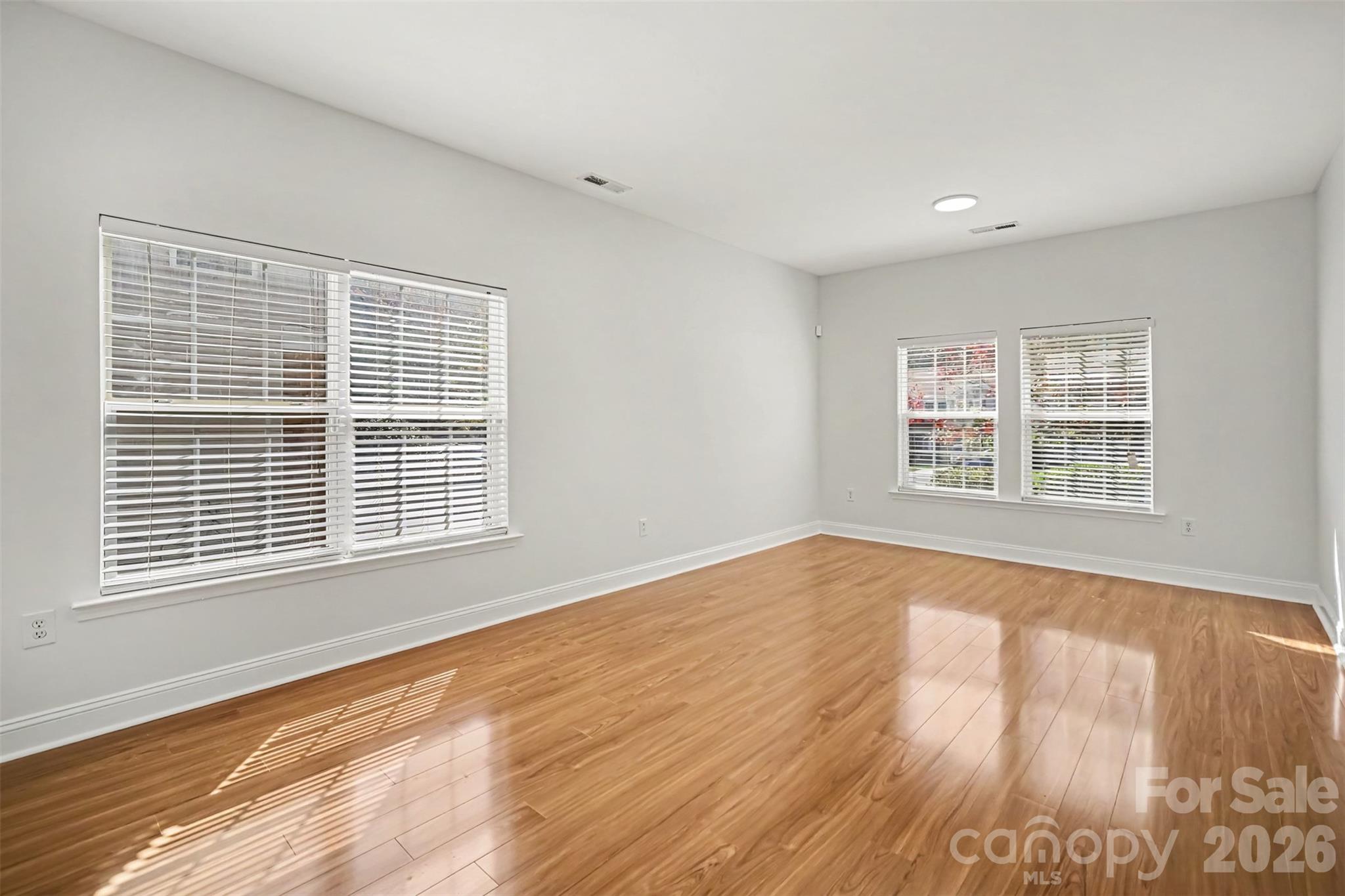 10033 Markus Drive Property Photo 6