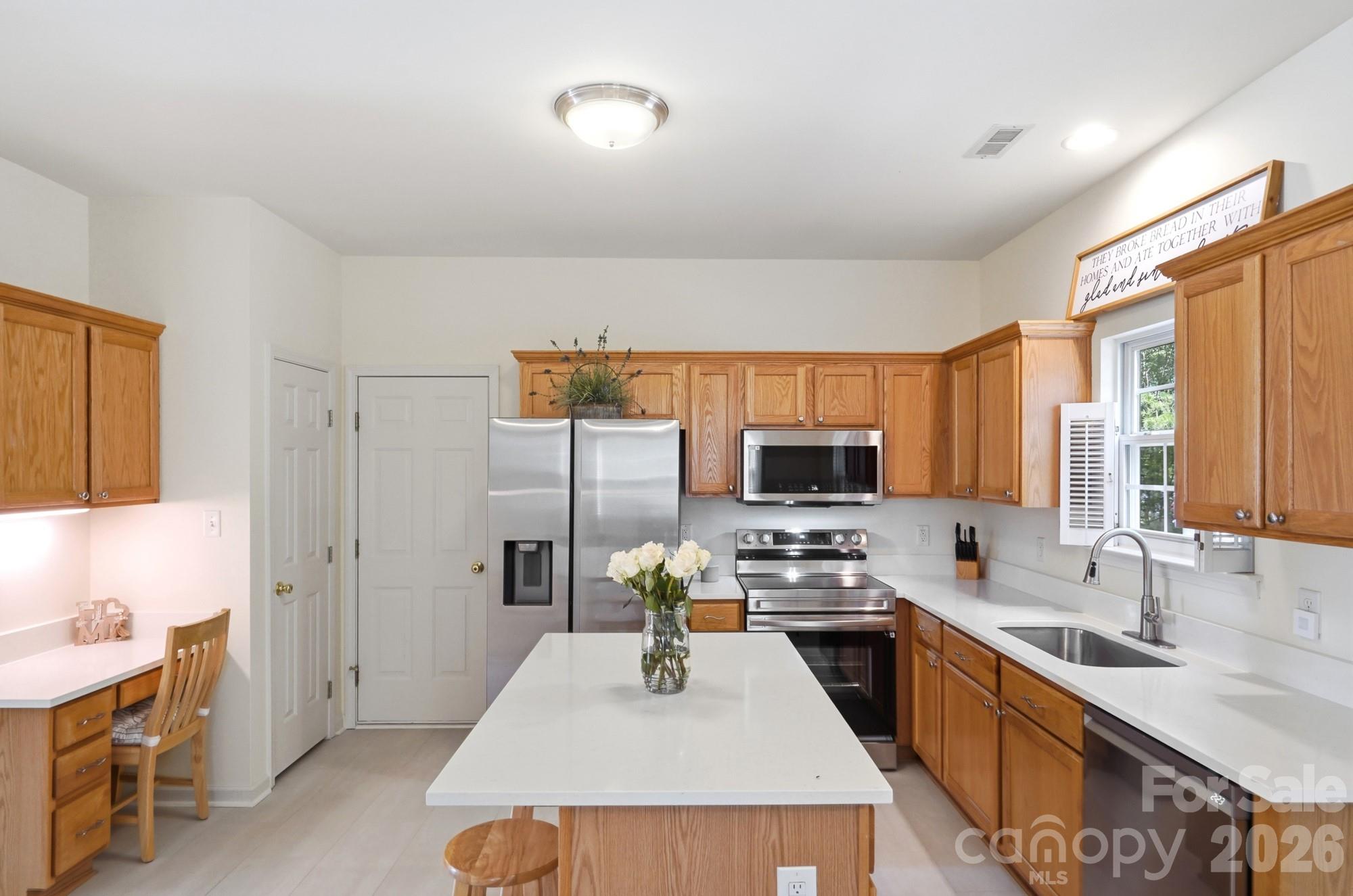 7202 Red Bush Court Property Photo 17