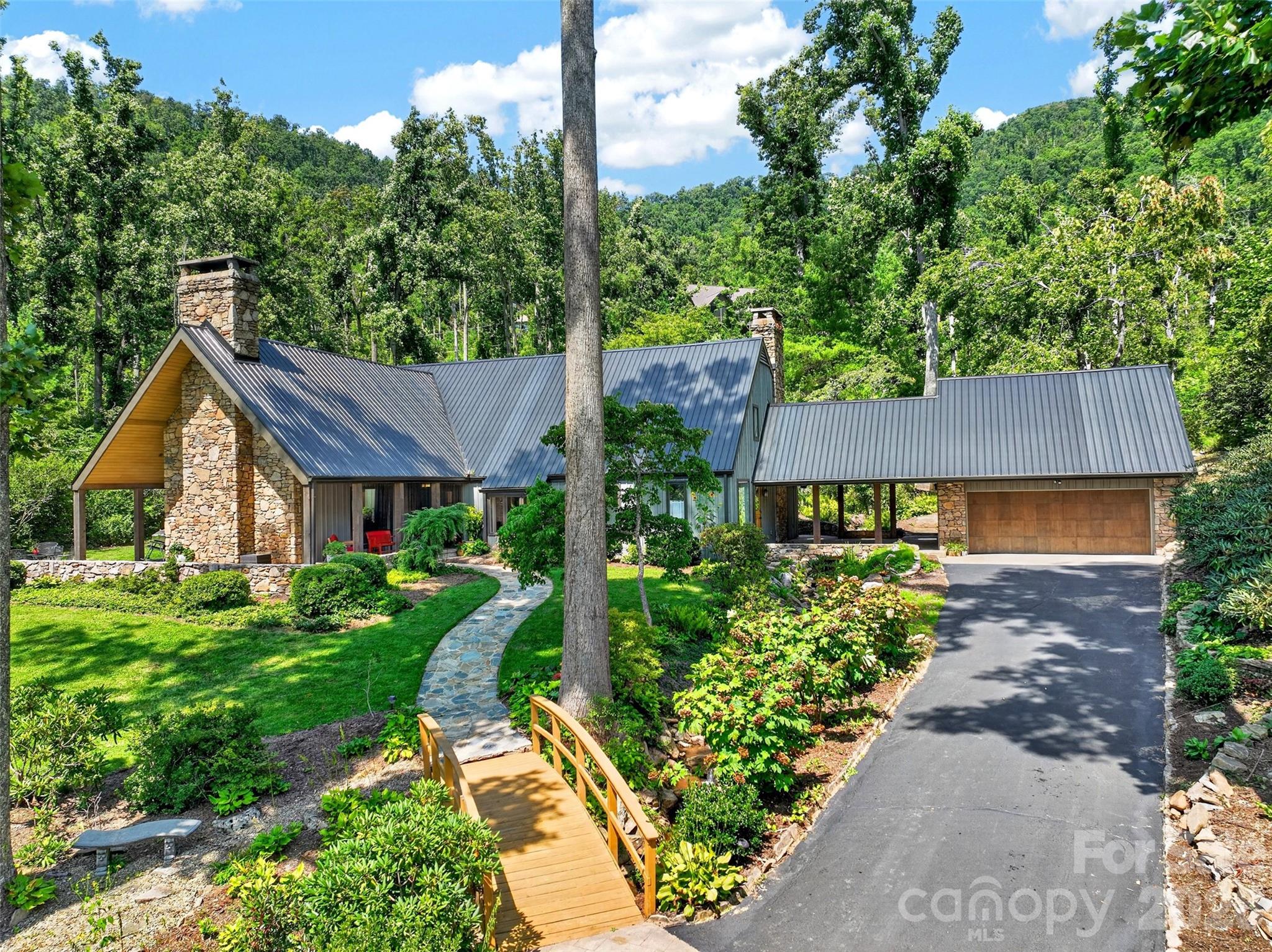 299 Webb Cove Road Property Photo 2