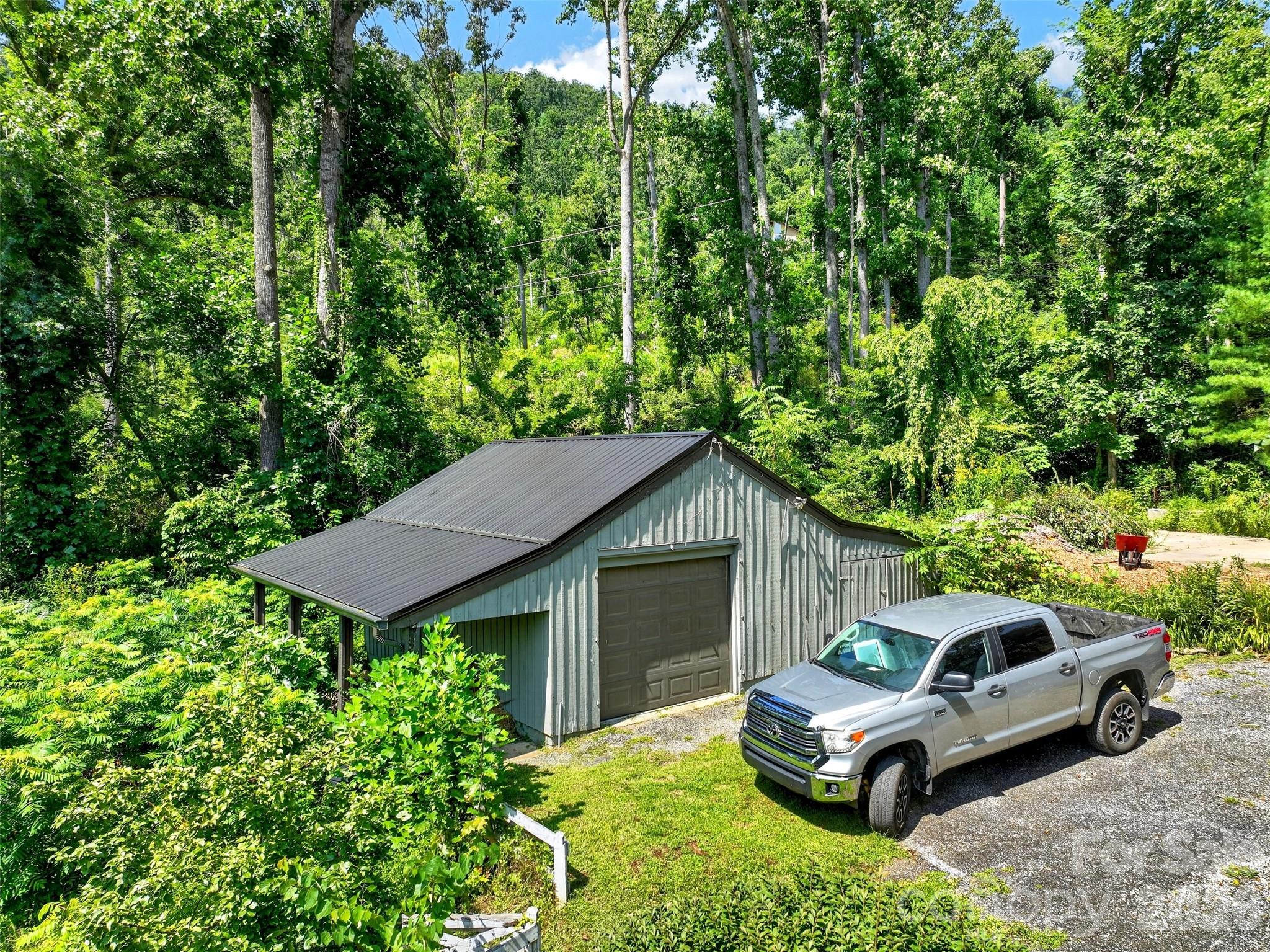 299 Webb Cove Road Property Photo 8