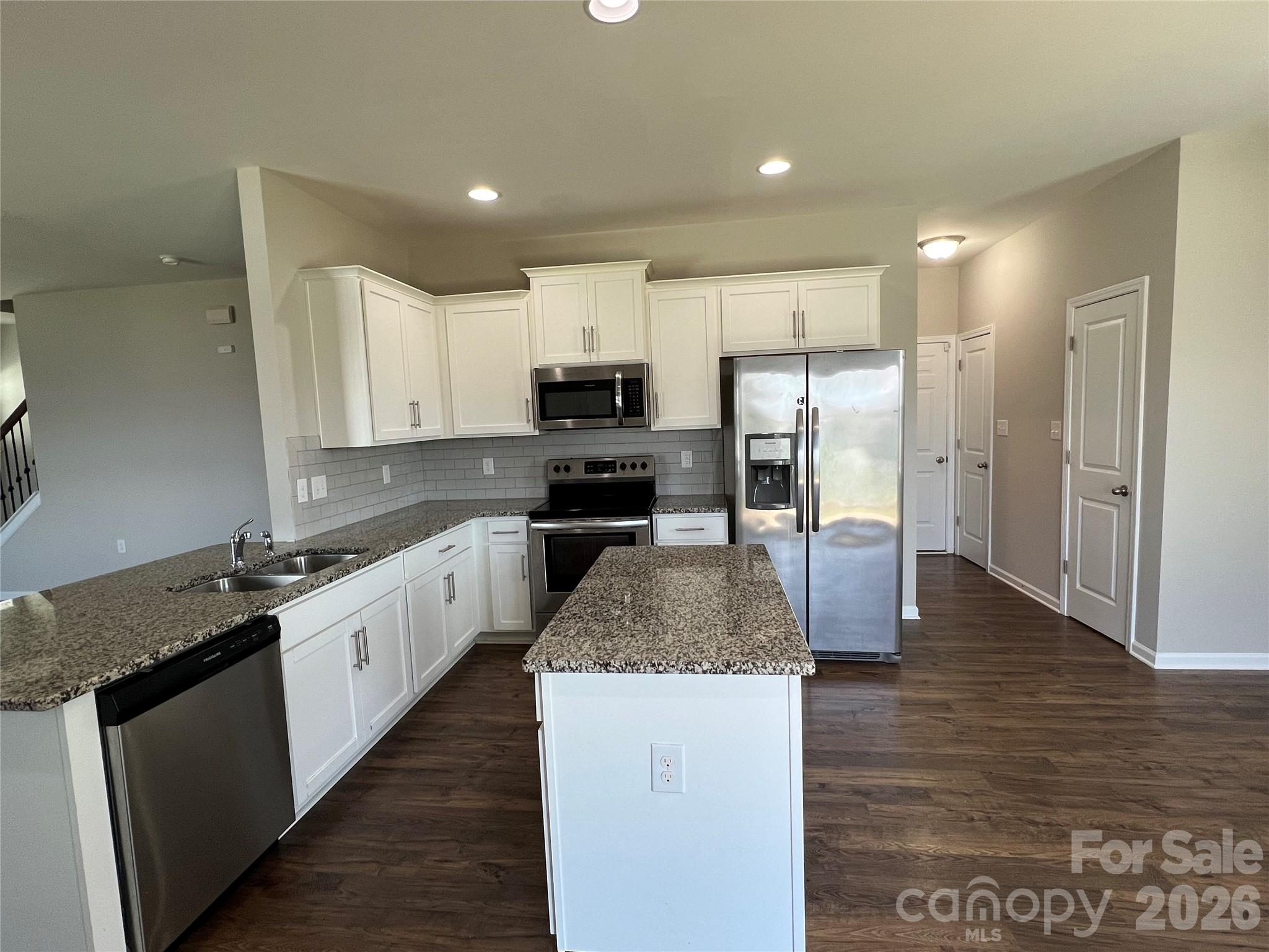 3228 Roan Street Property Photo 8