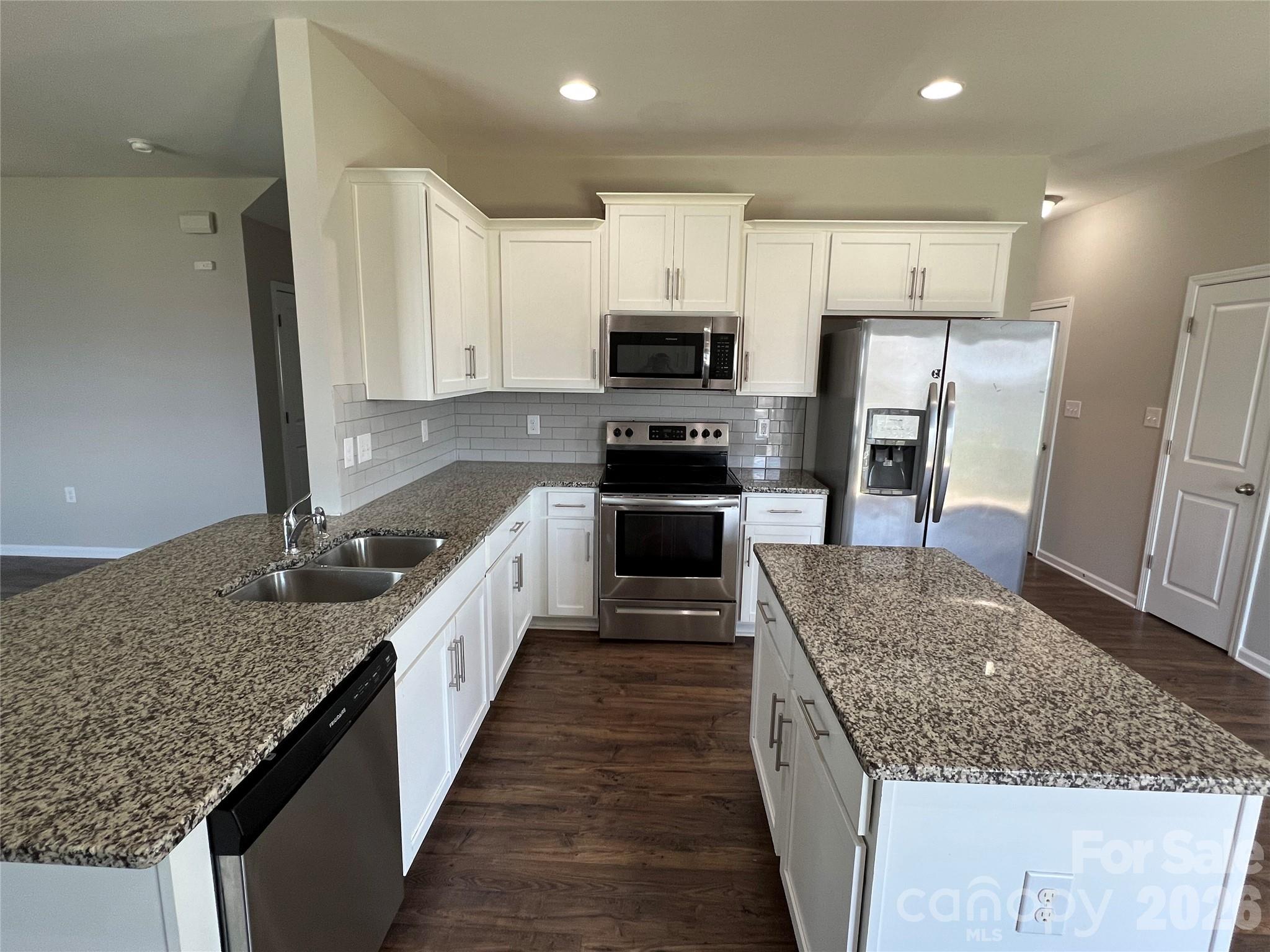 3228 Roan Street Property Photo 9