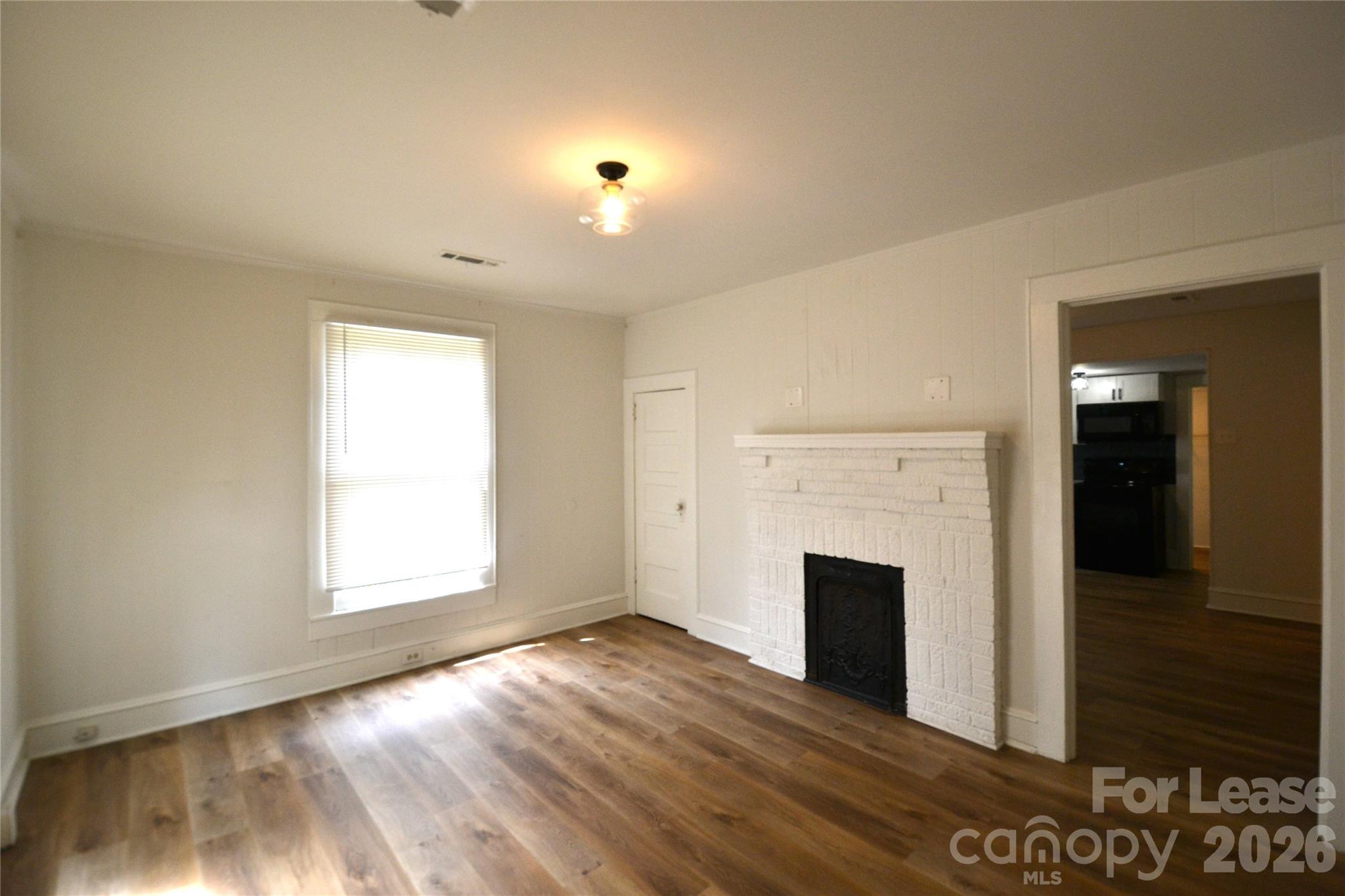 406 W 9th Street Property Photo 3