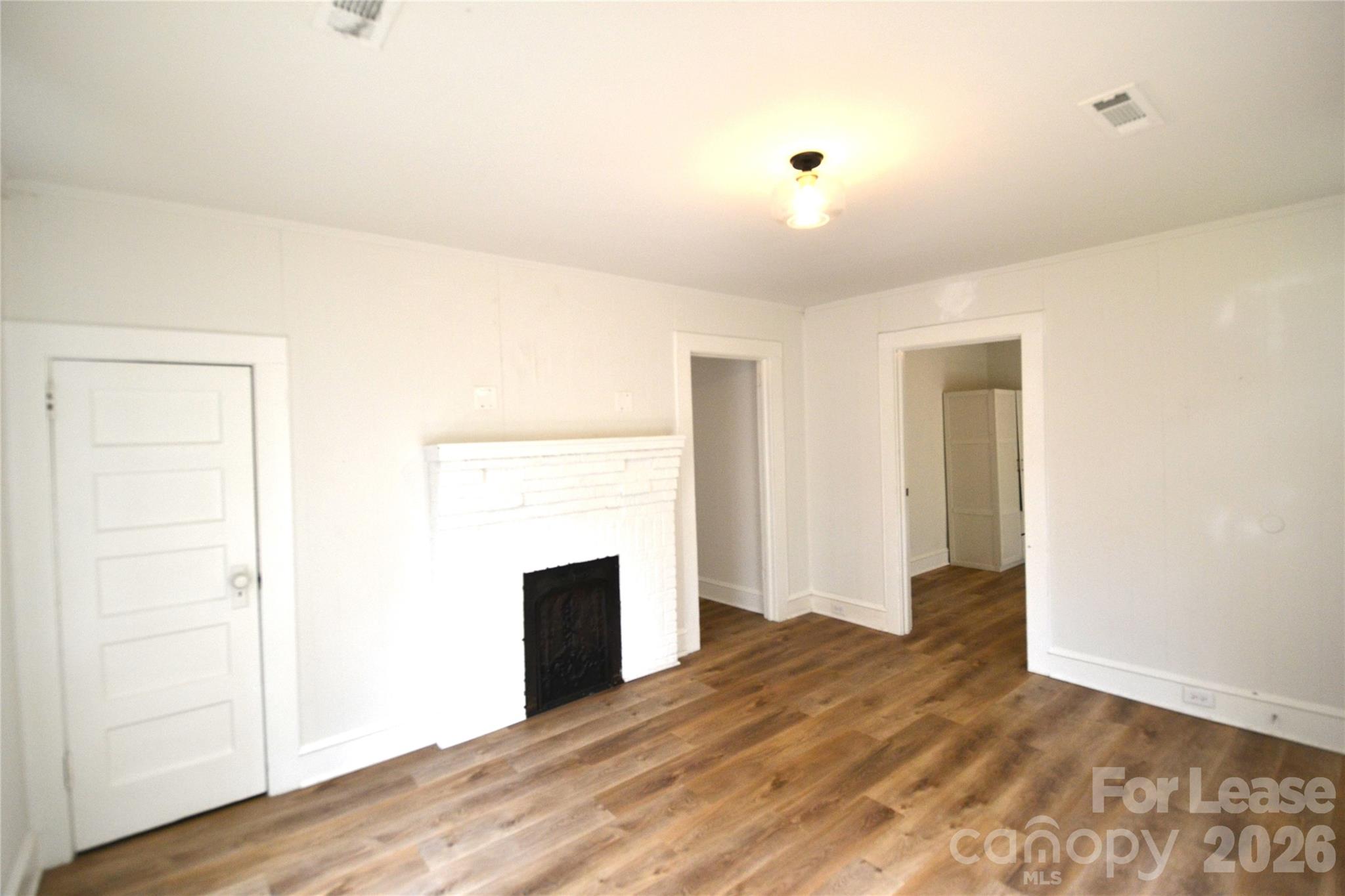 406 W 9th Street Property Photo 4