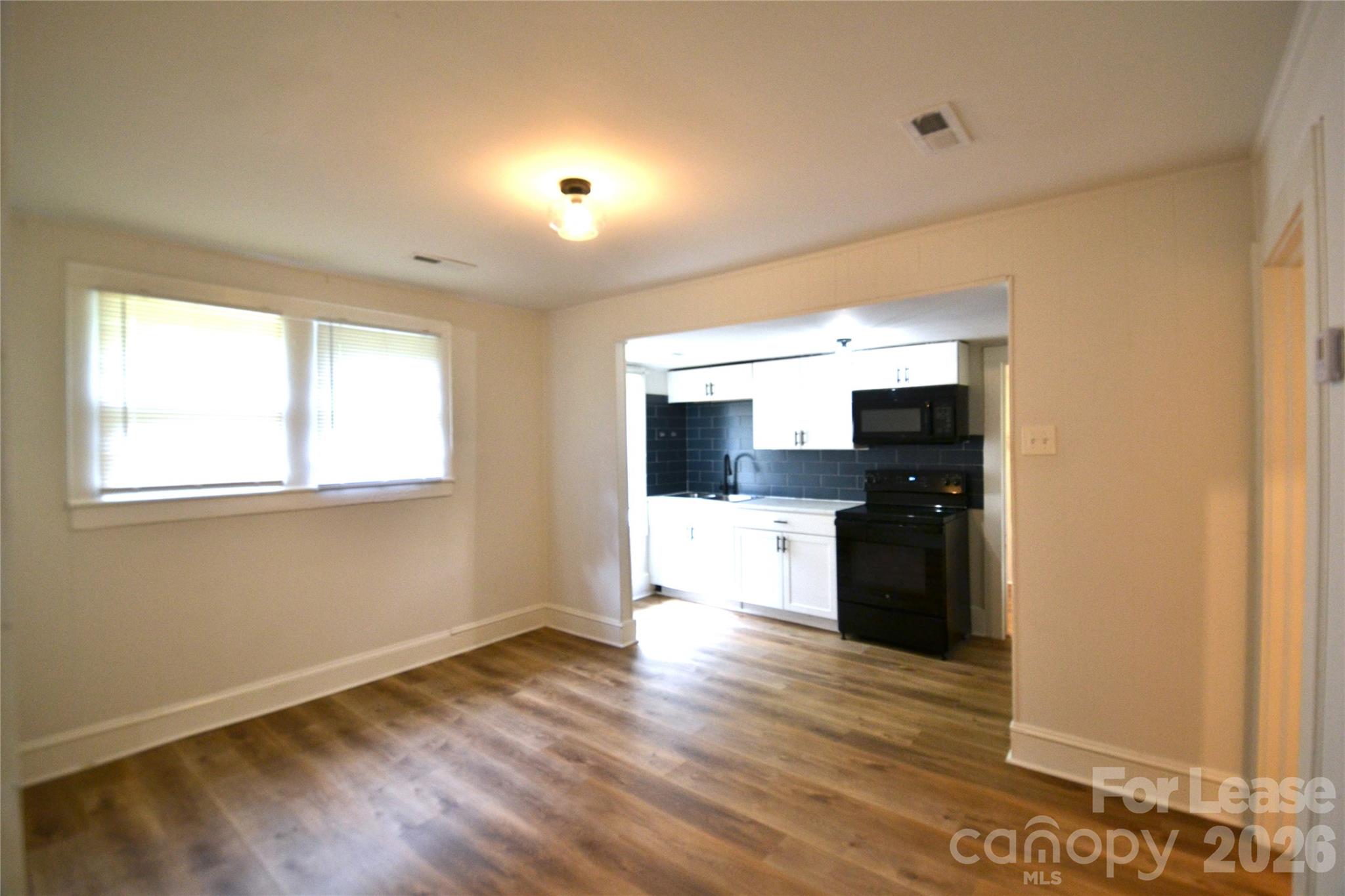406 W 9th Street Property Photo 6