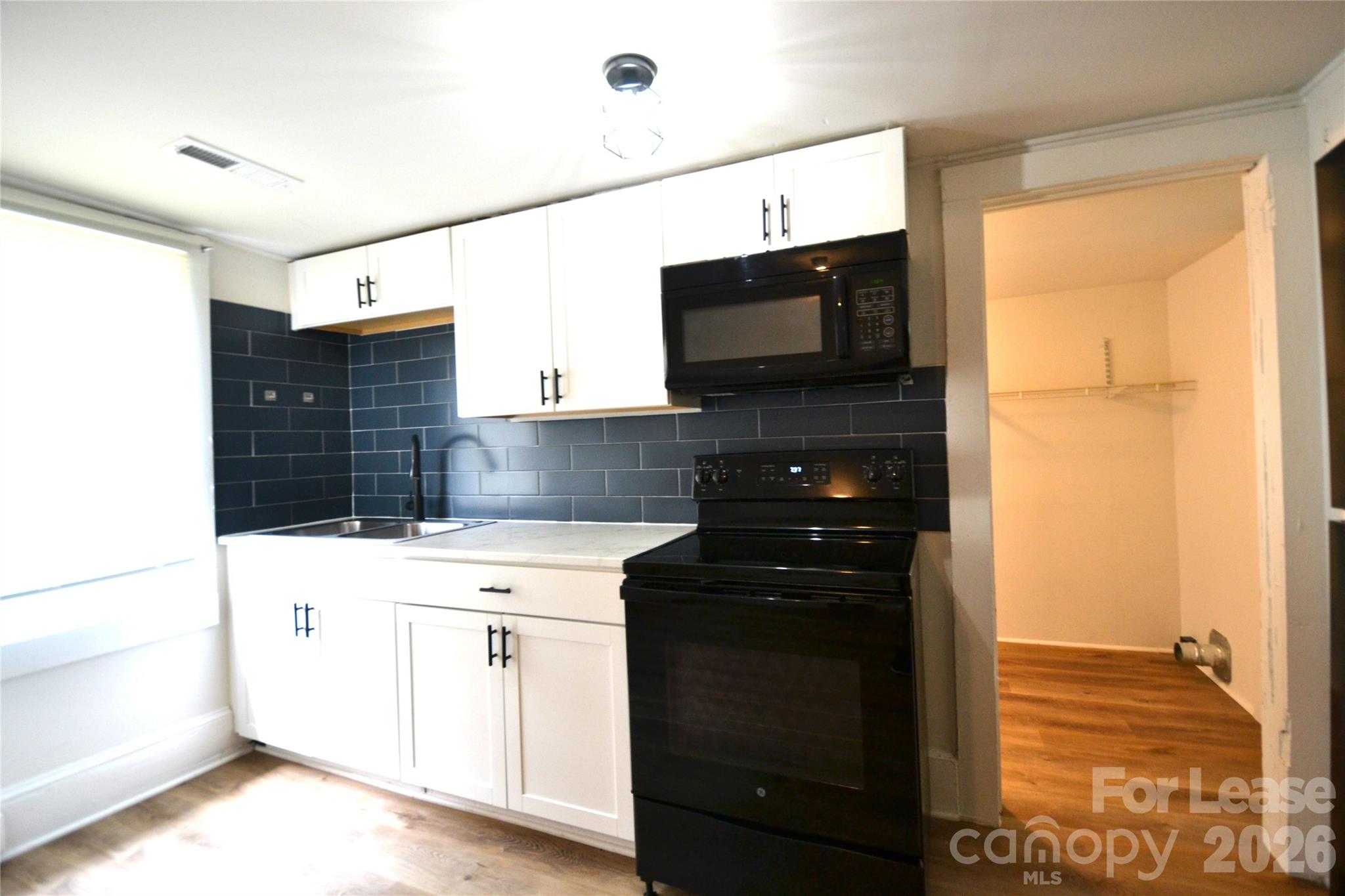 406 W 9th Street Property Photo 10