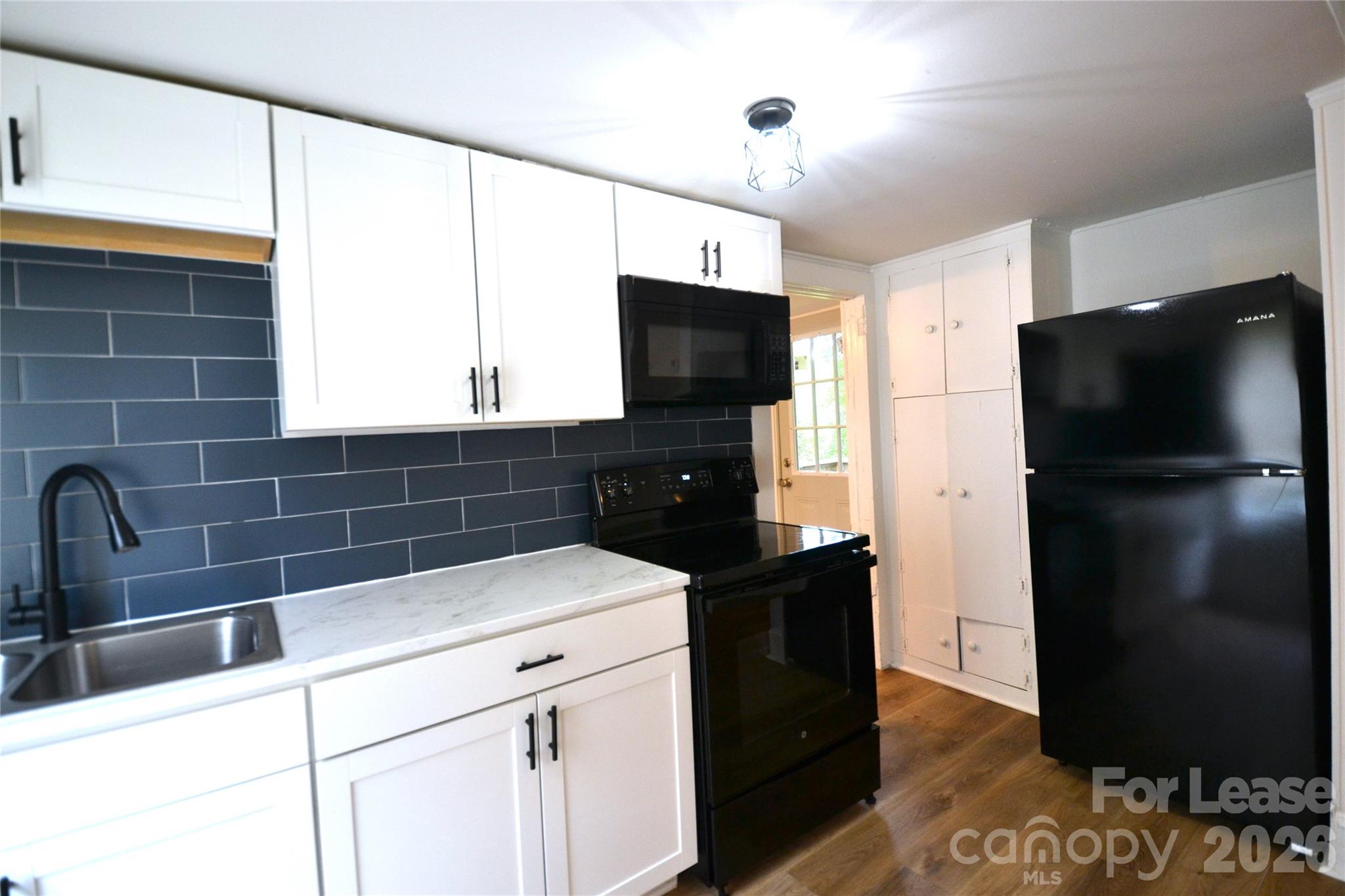 406 W 9th Street Property Photo 11