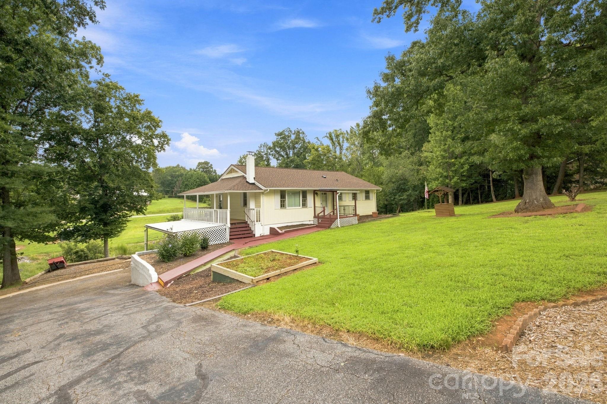 1714 Lazenby Street Property Photo 3
