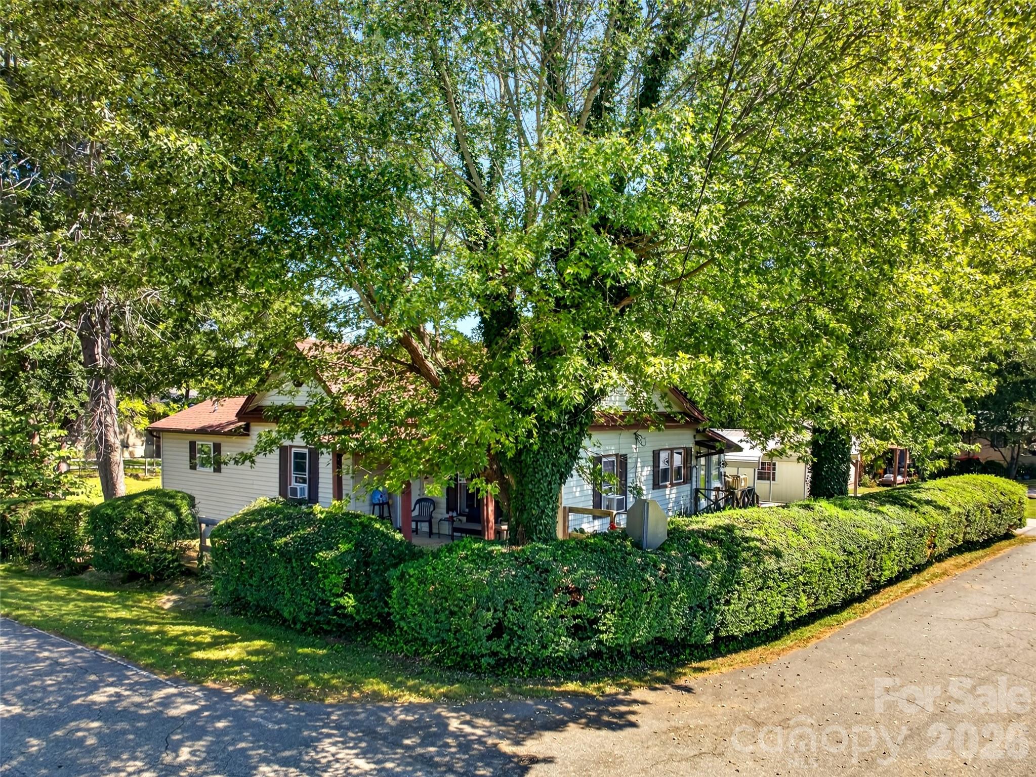 110 E Price Street Property Photo 2