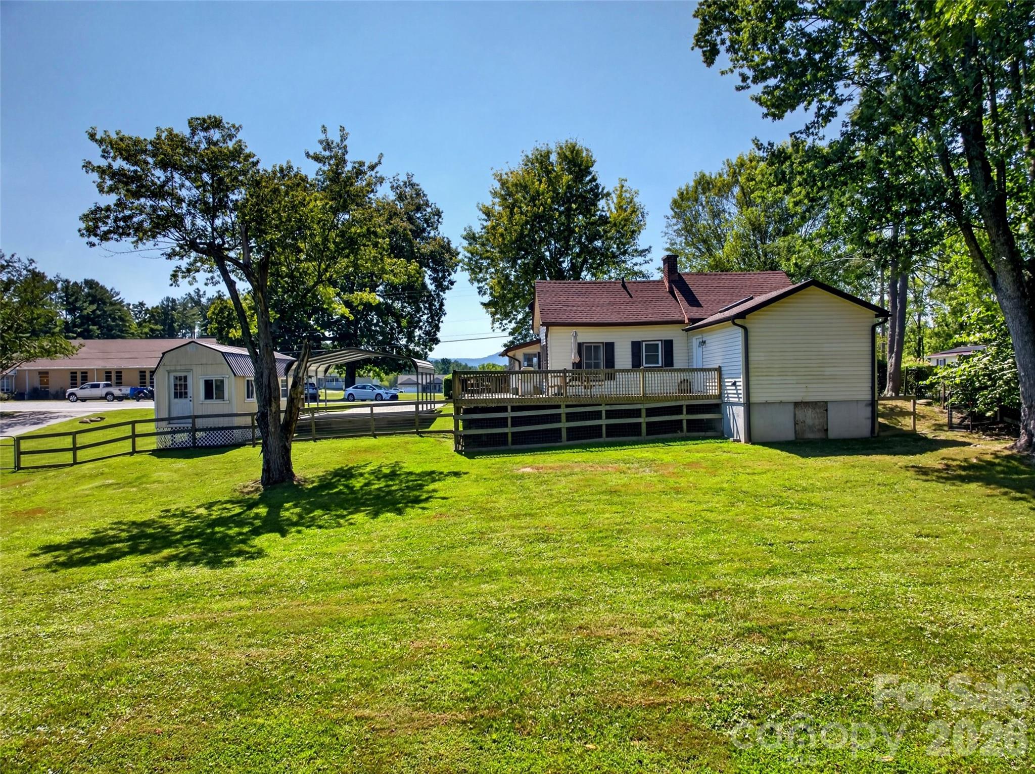 110 E Price Street Property Photo 5