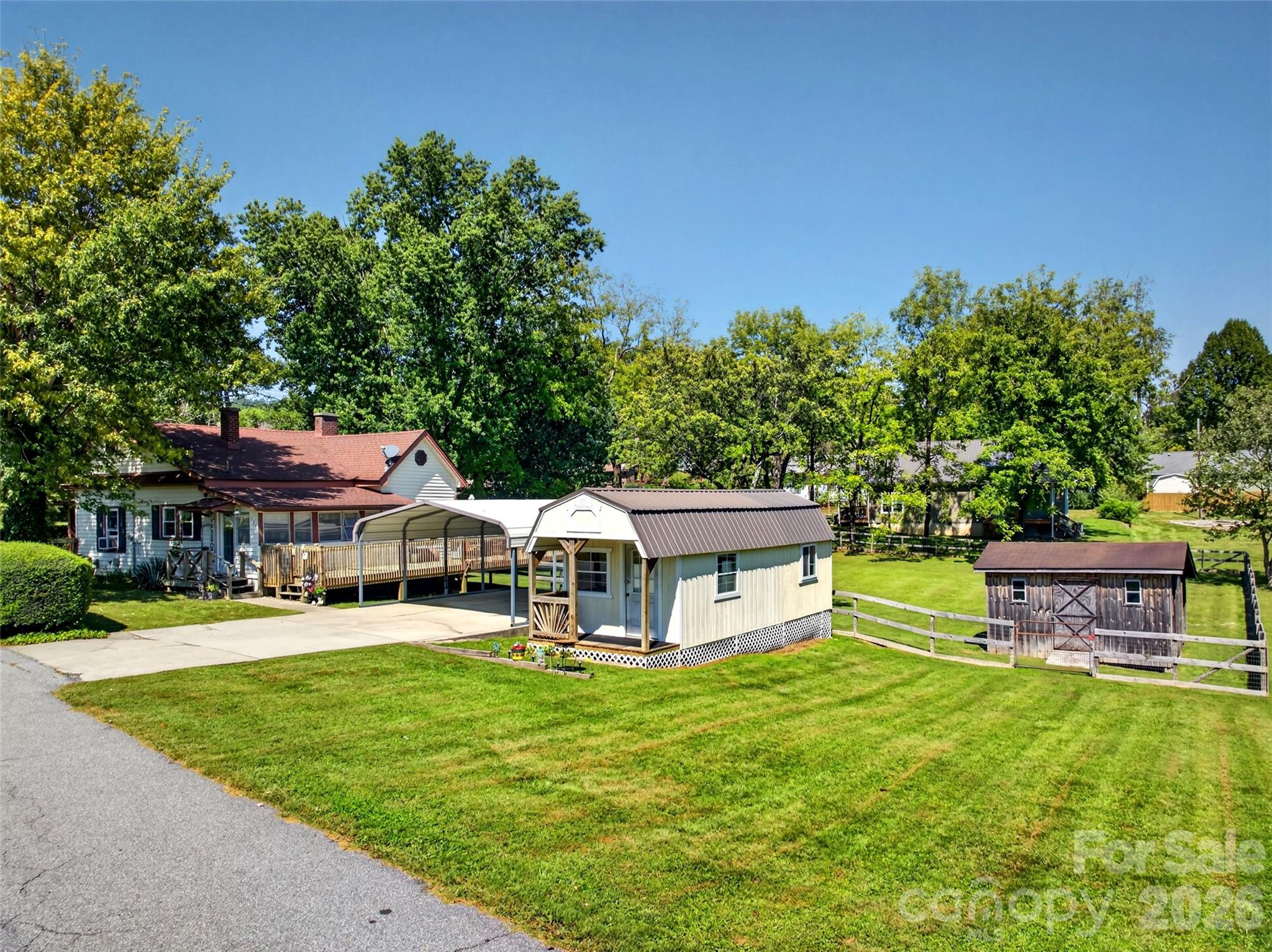110 E Price Street Property Photo 6