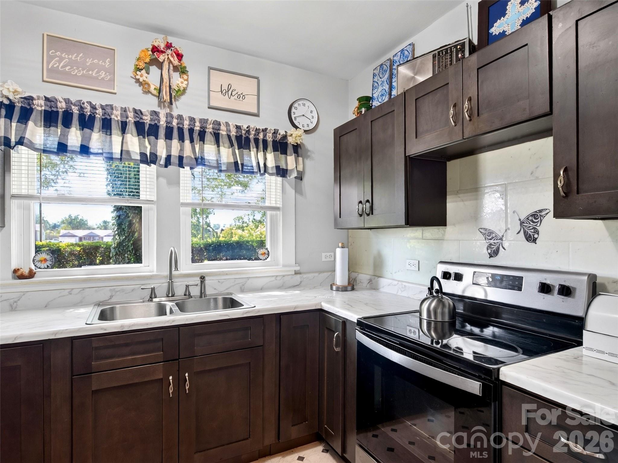 110 E Price Street Property Photo 8