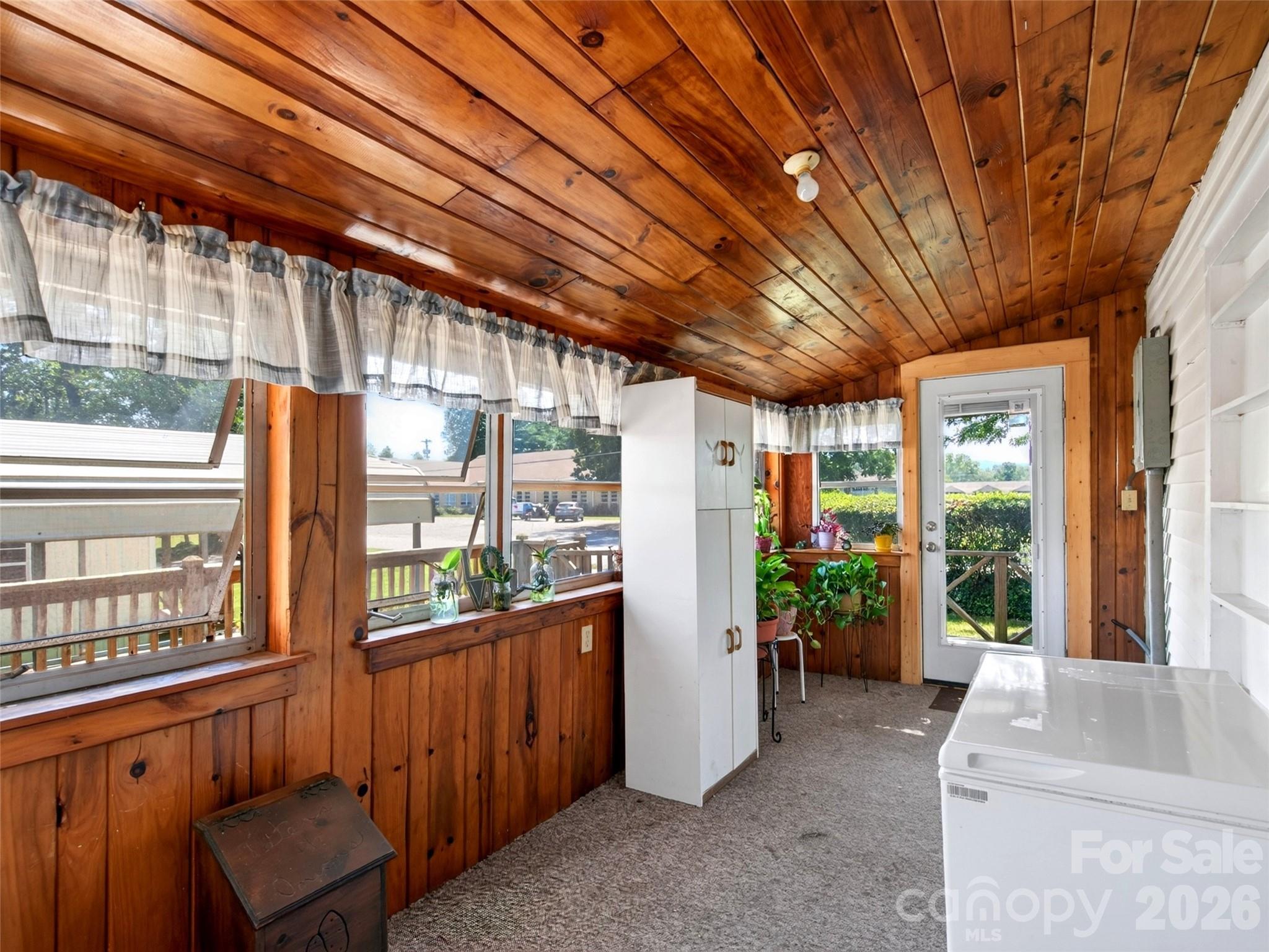 110 E Price Street Property Photo 17