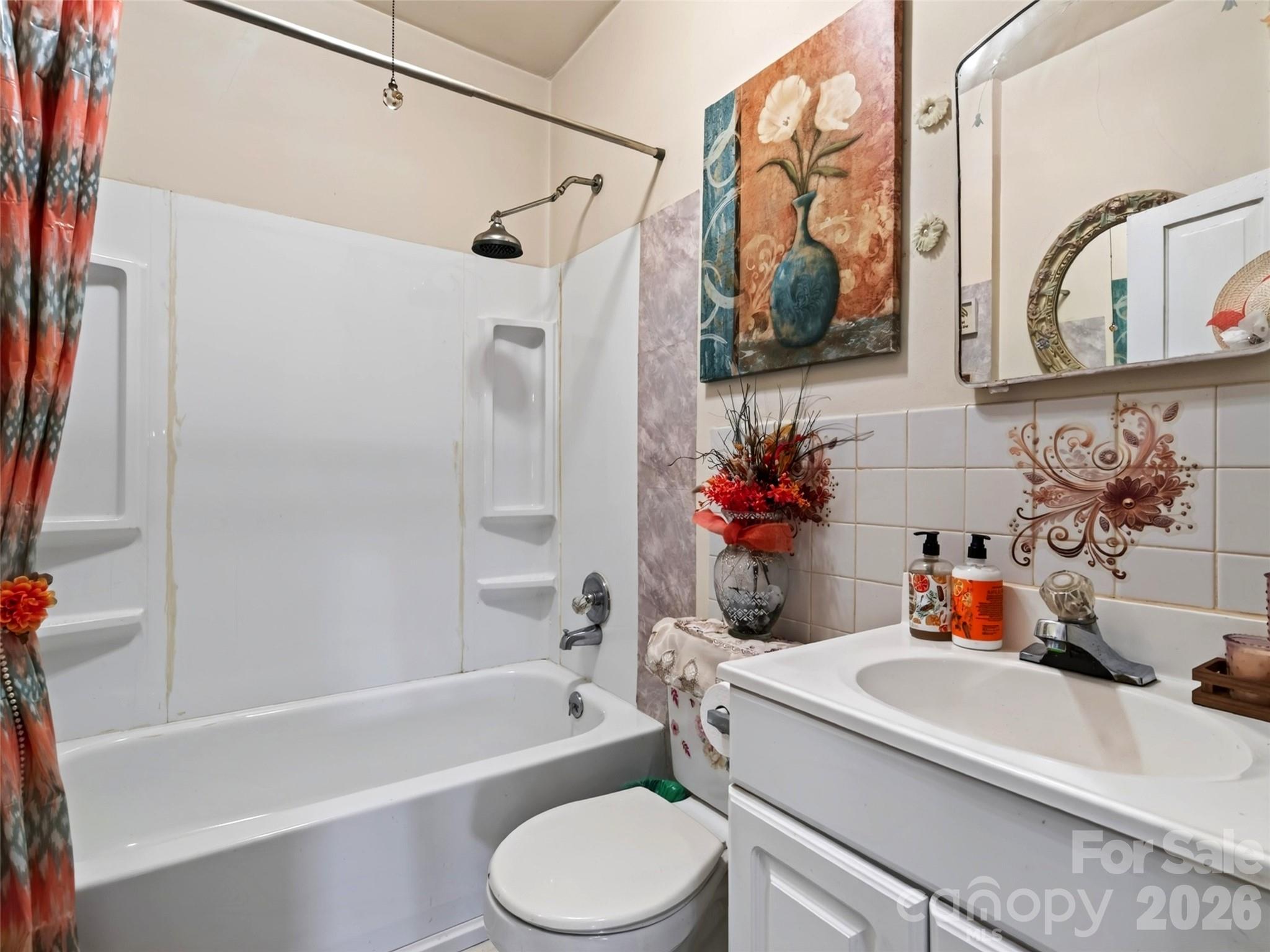 110 E Price Street Property Photo 30