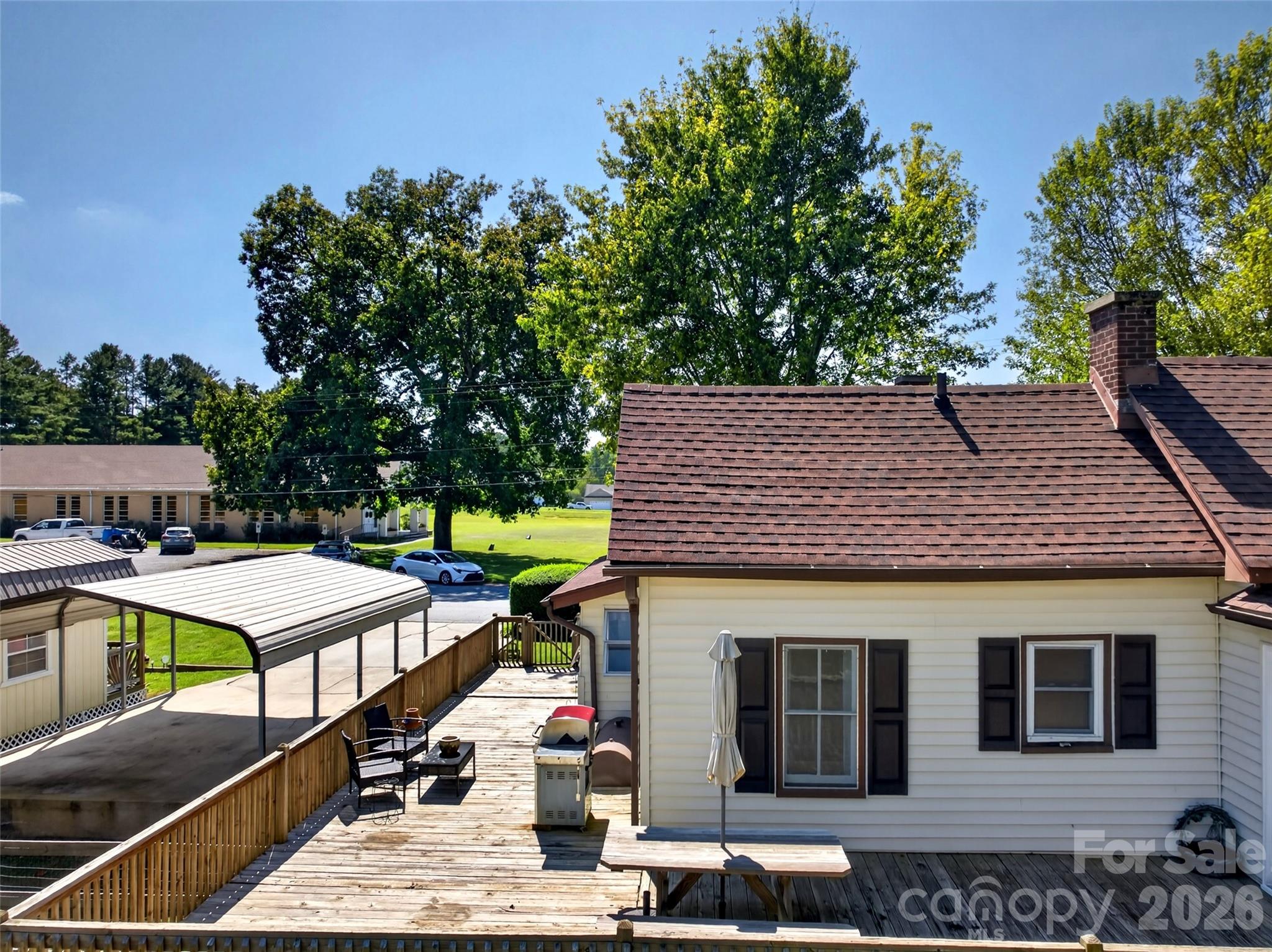 110 E Price Street Property Photo 31