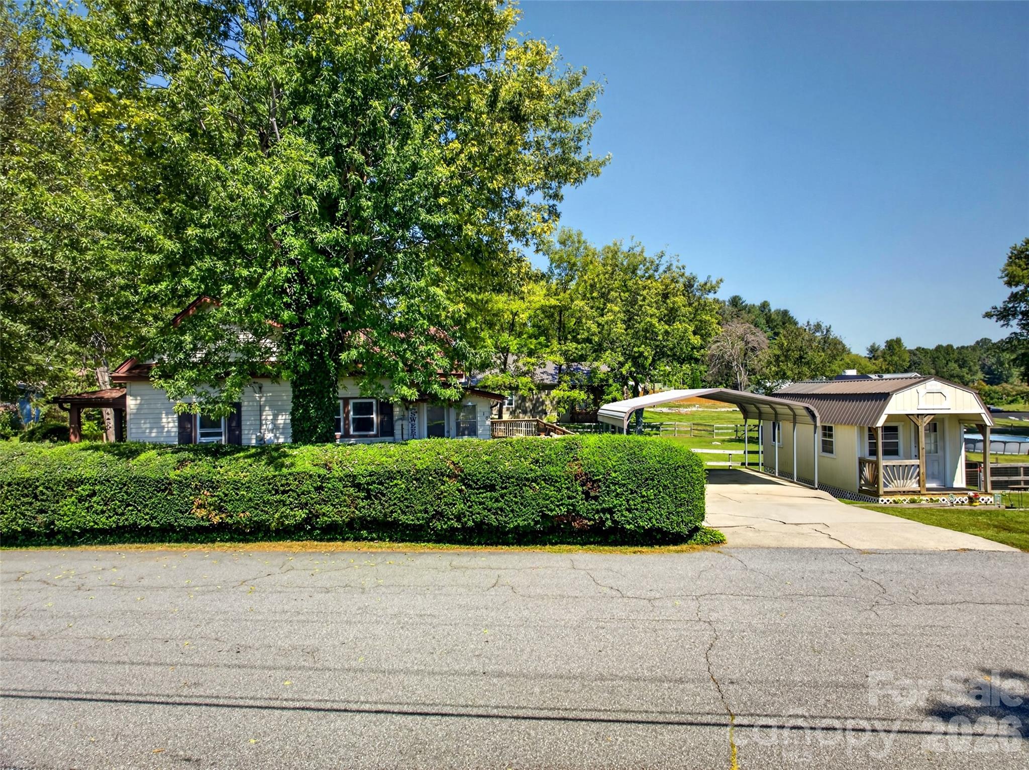 110 E Price Street Property Photo 34