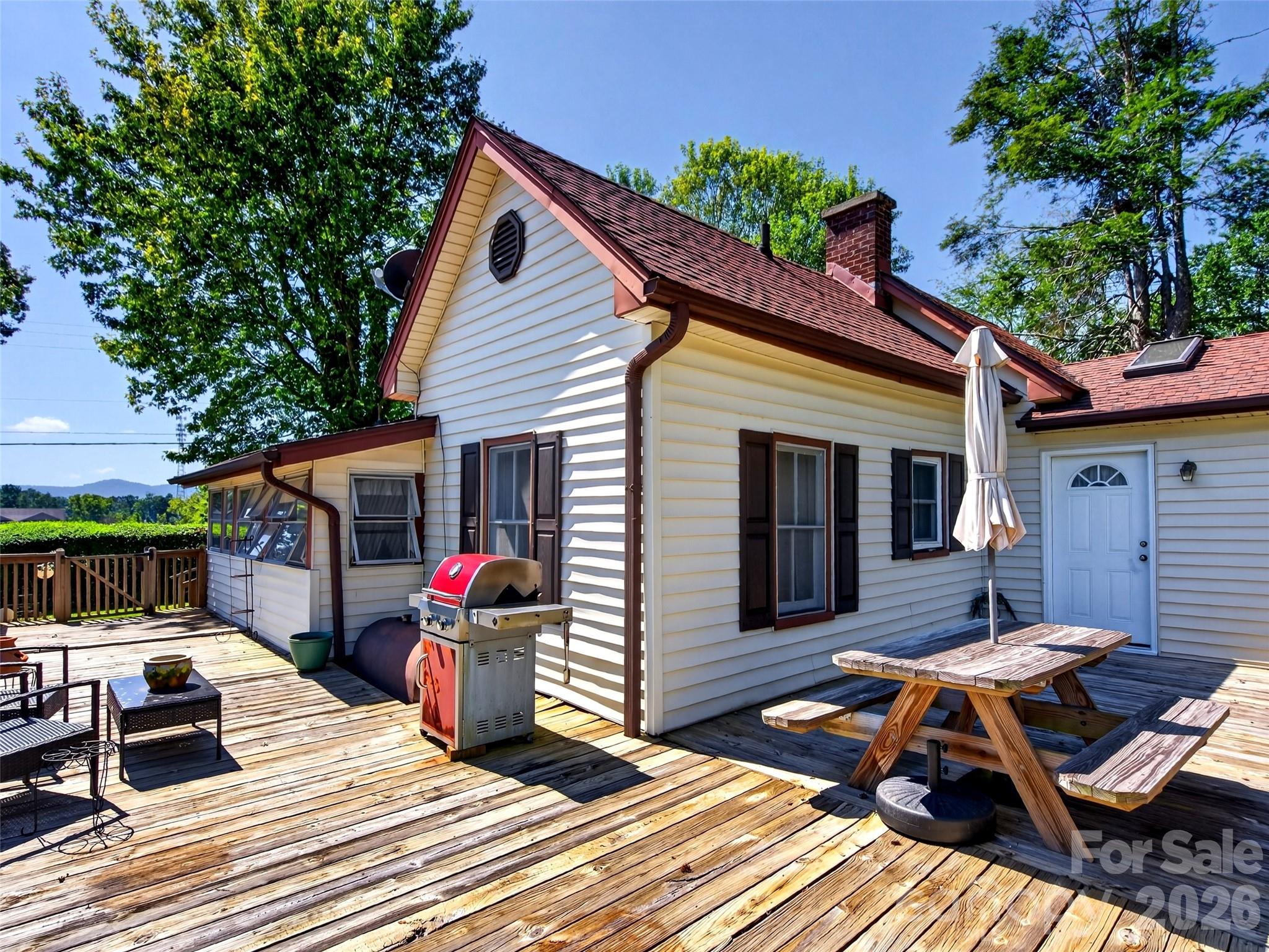 110 E Price Street Property Photo 41