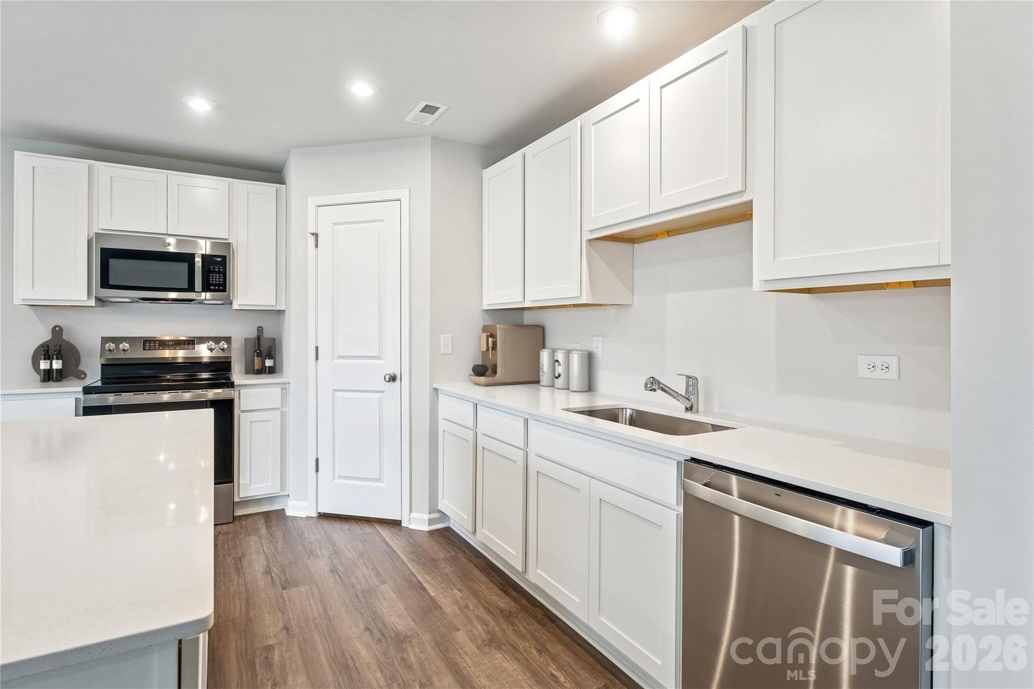 1189 Grebe Road Property Photo 12