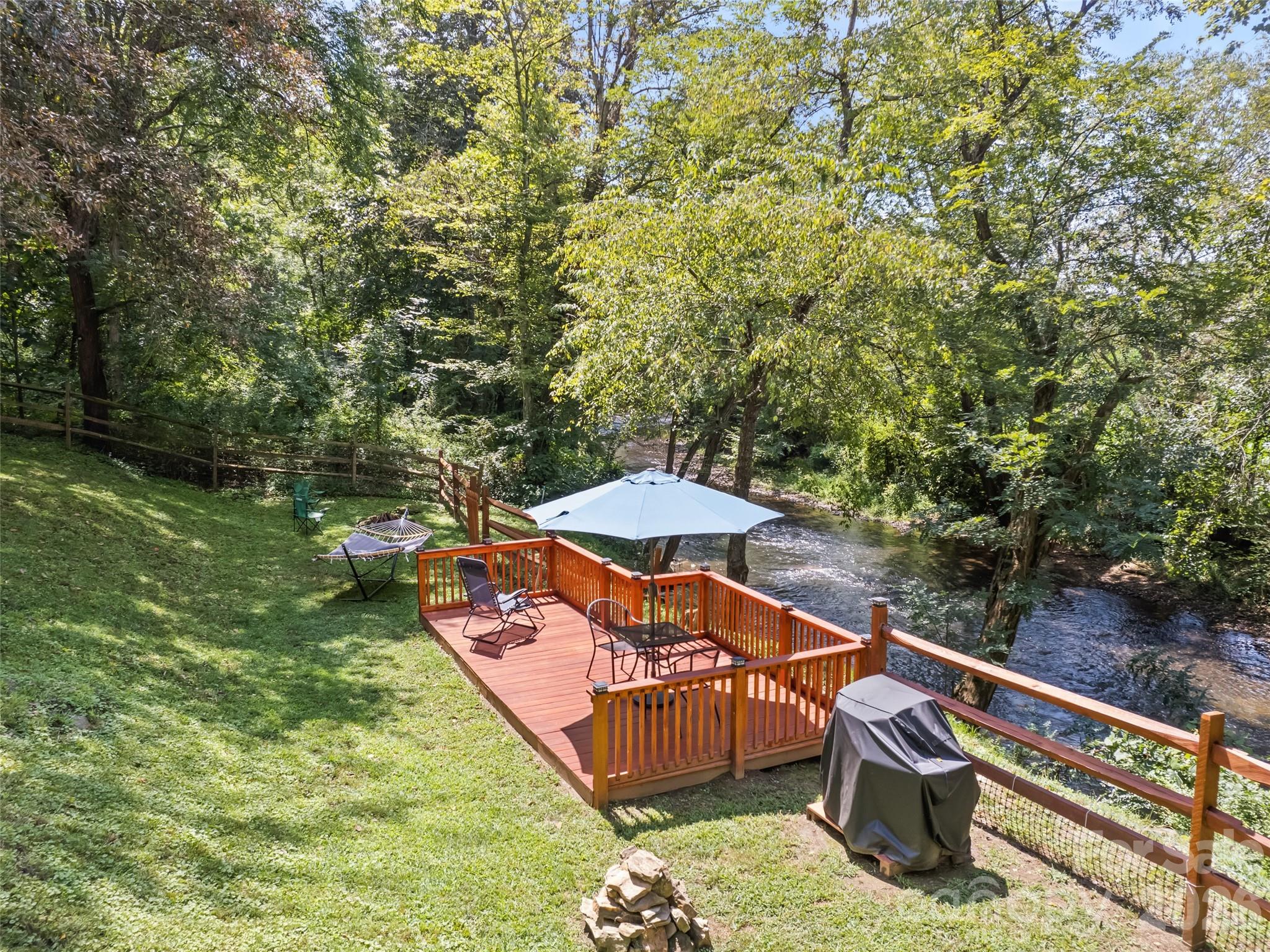 404 Loop Road Property Photo 1