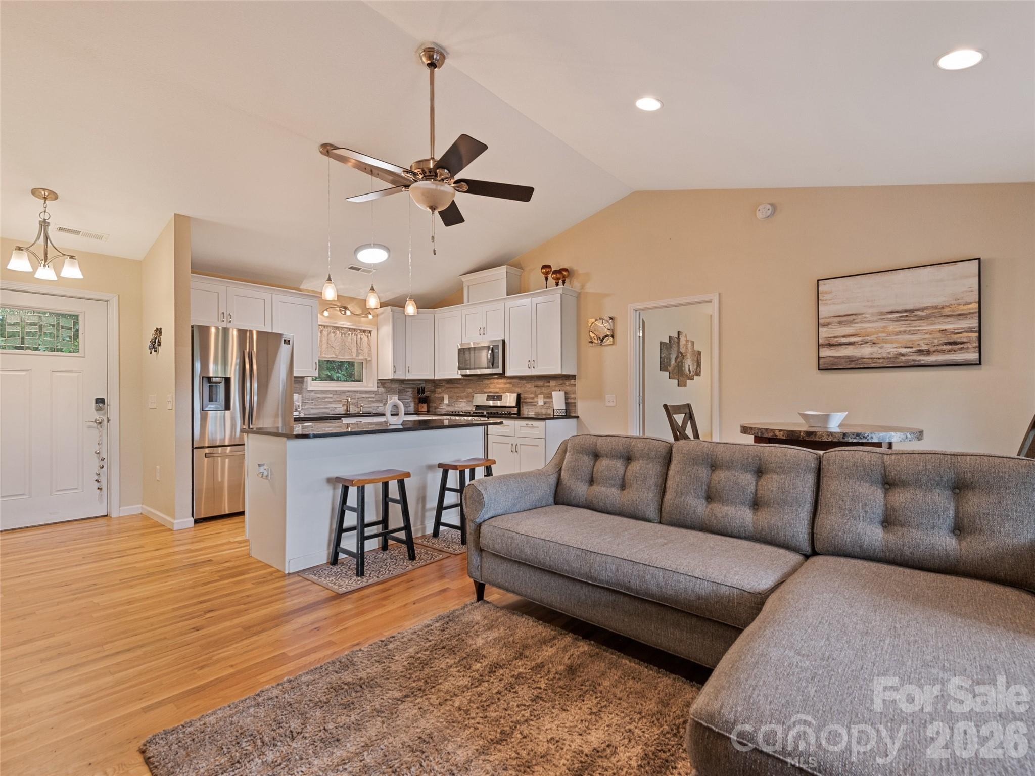 404 Loop Road Property Photo 5