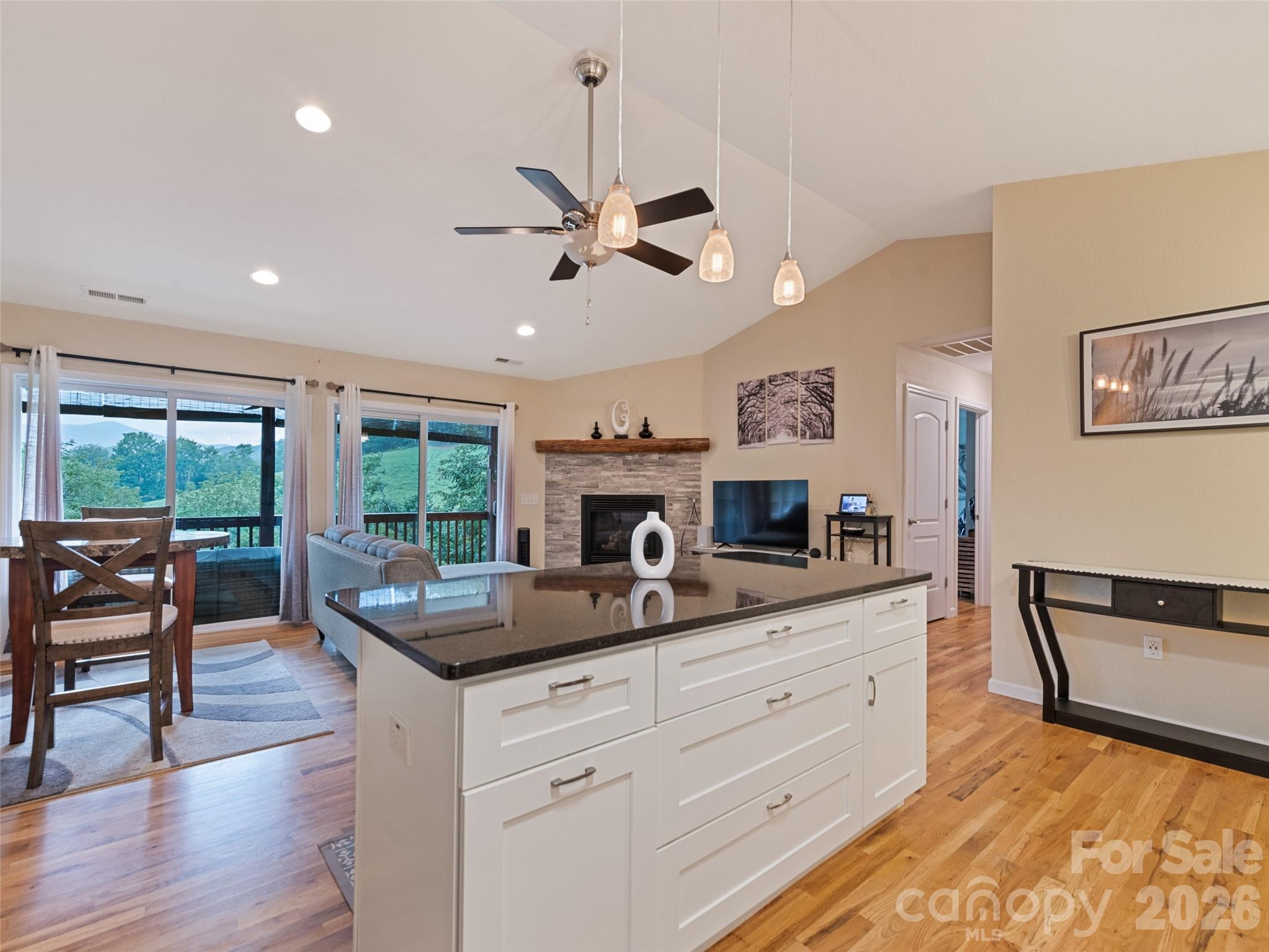 404 Loop Road Property Photo 7