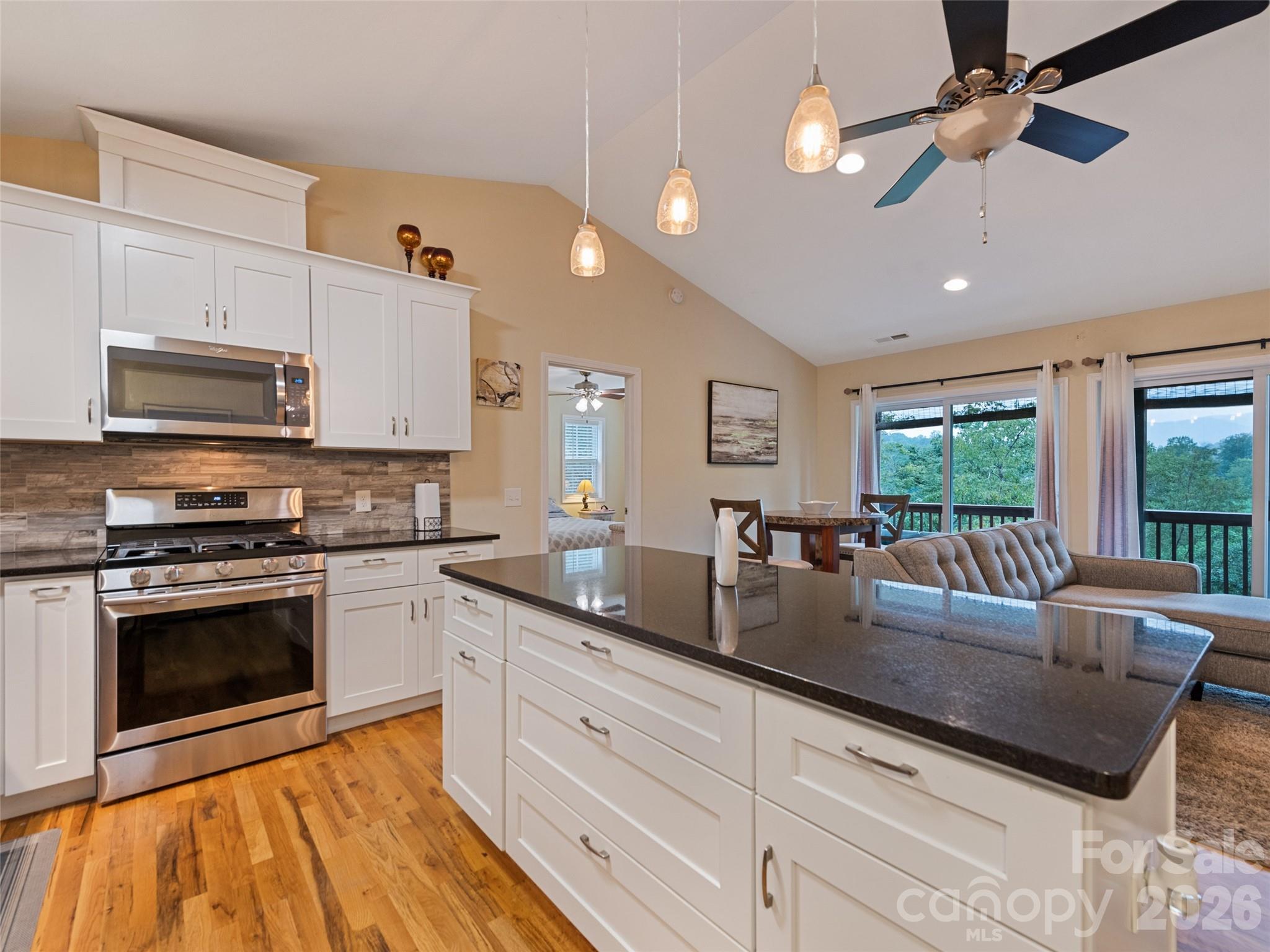 404 Loop Road Property Photo 9