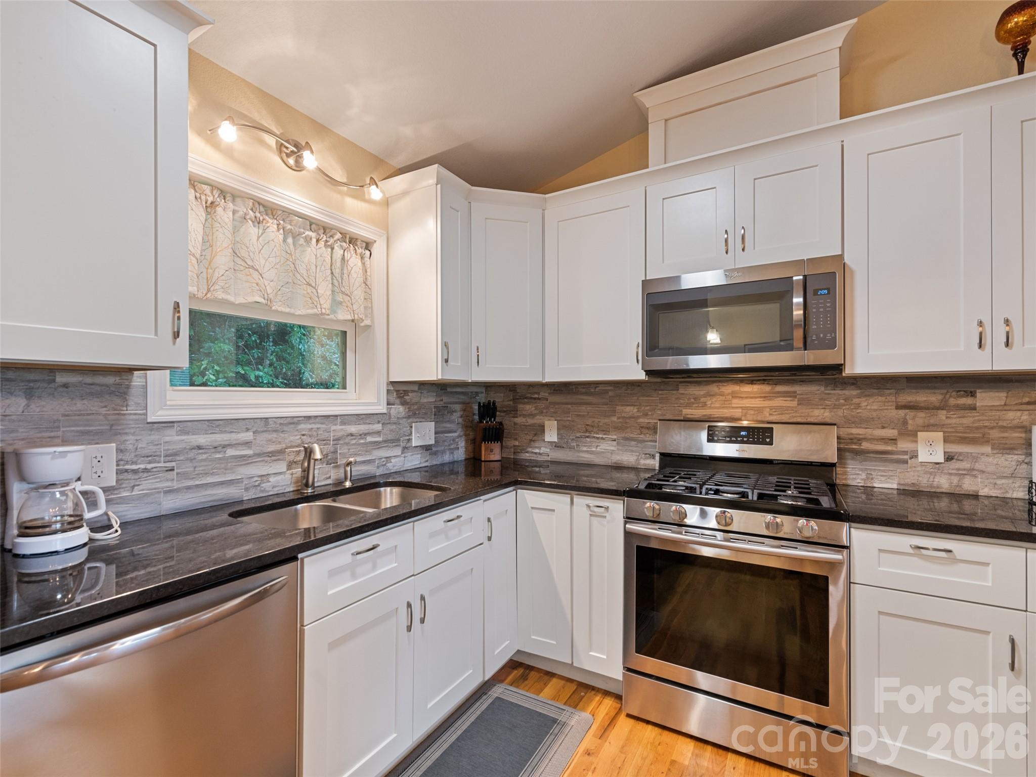 404 Loop Road Property Photo 10